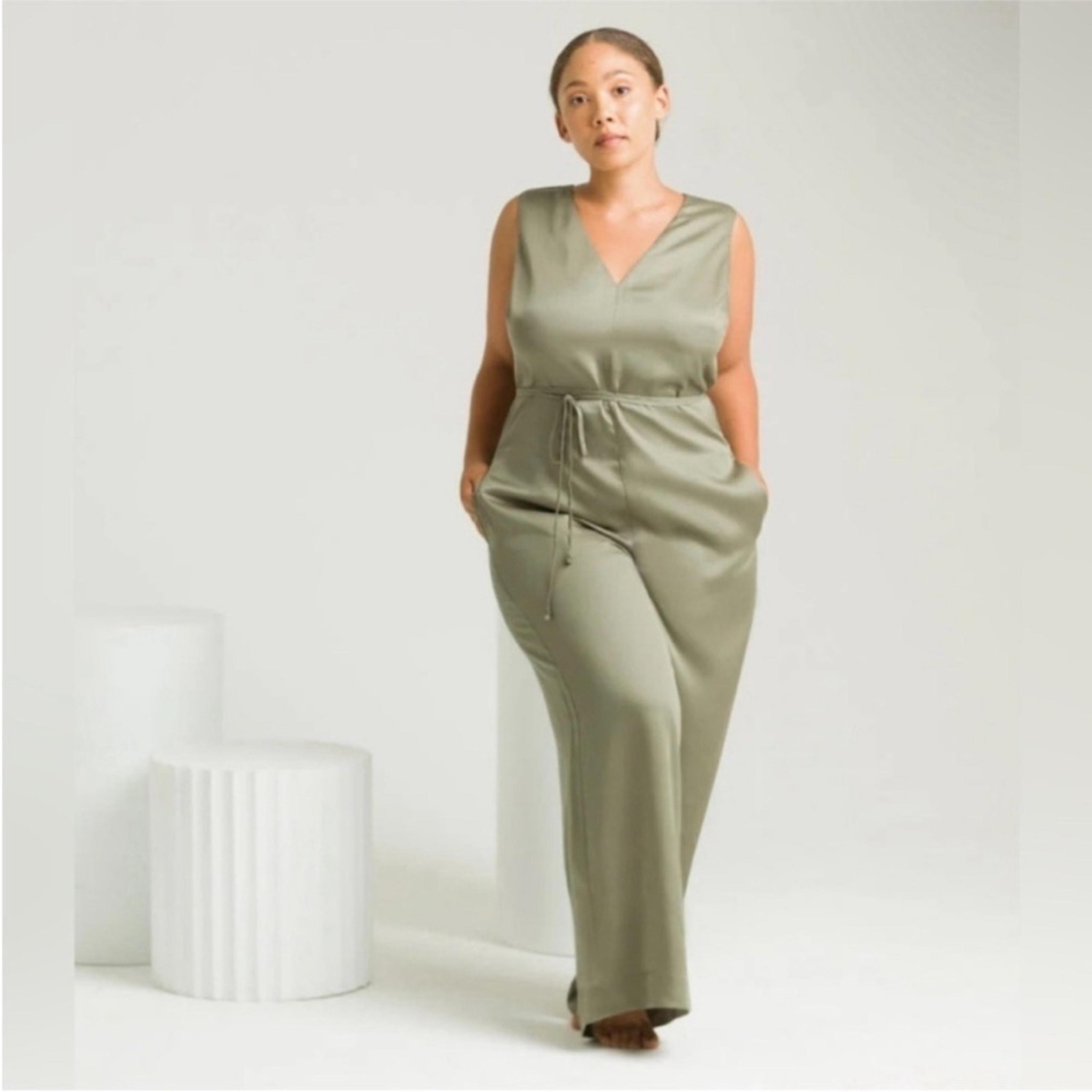 Ettitude Bamboo Sateen Jumpsuit Luxurious in Moss Sage Womens Medium NIB. $314