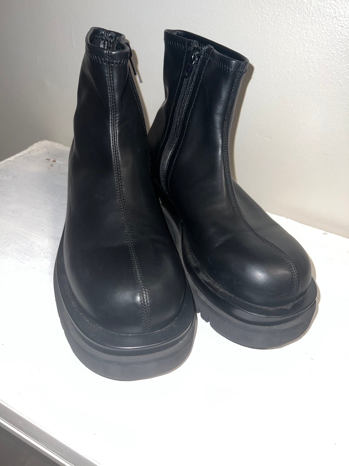 combat boots size 9