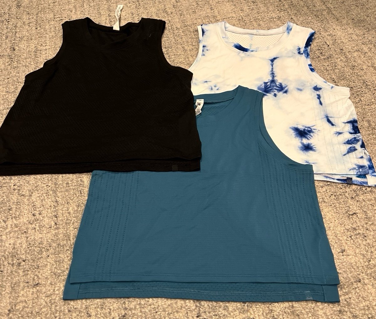 Lululemon tank top bundle(3)