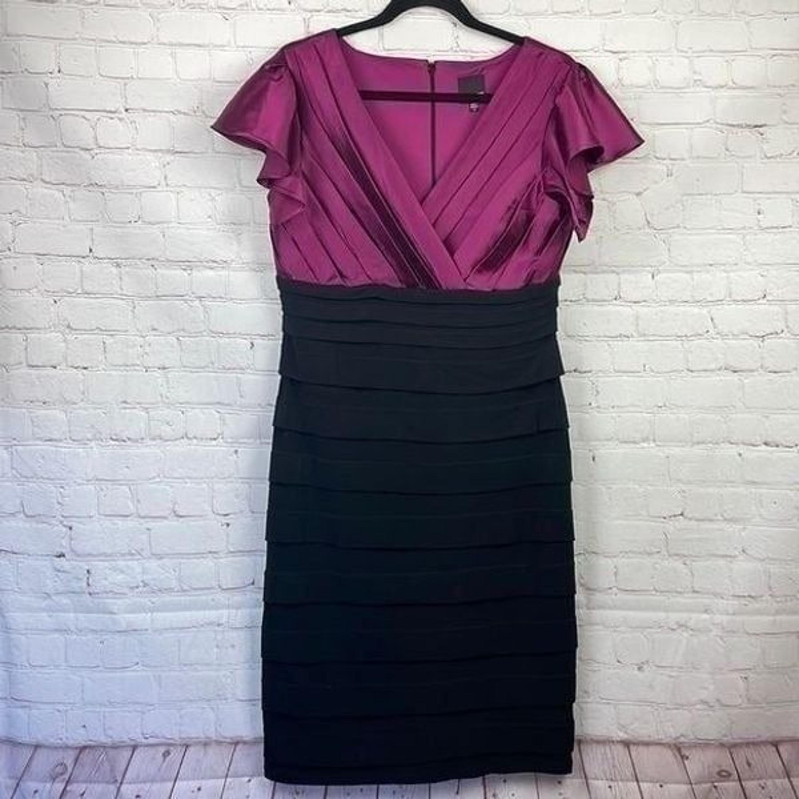 Melrose. Pleated & Tiered V-neck sheath dress. Satin top w/ cap sleeves. Size 10