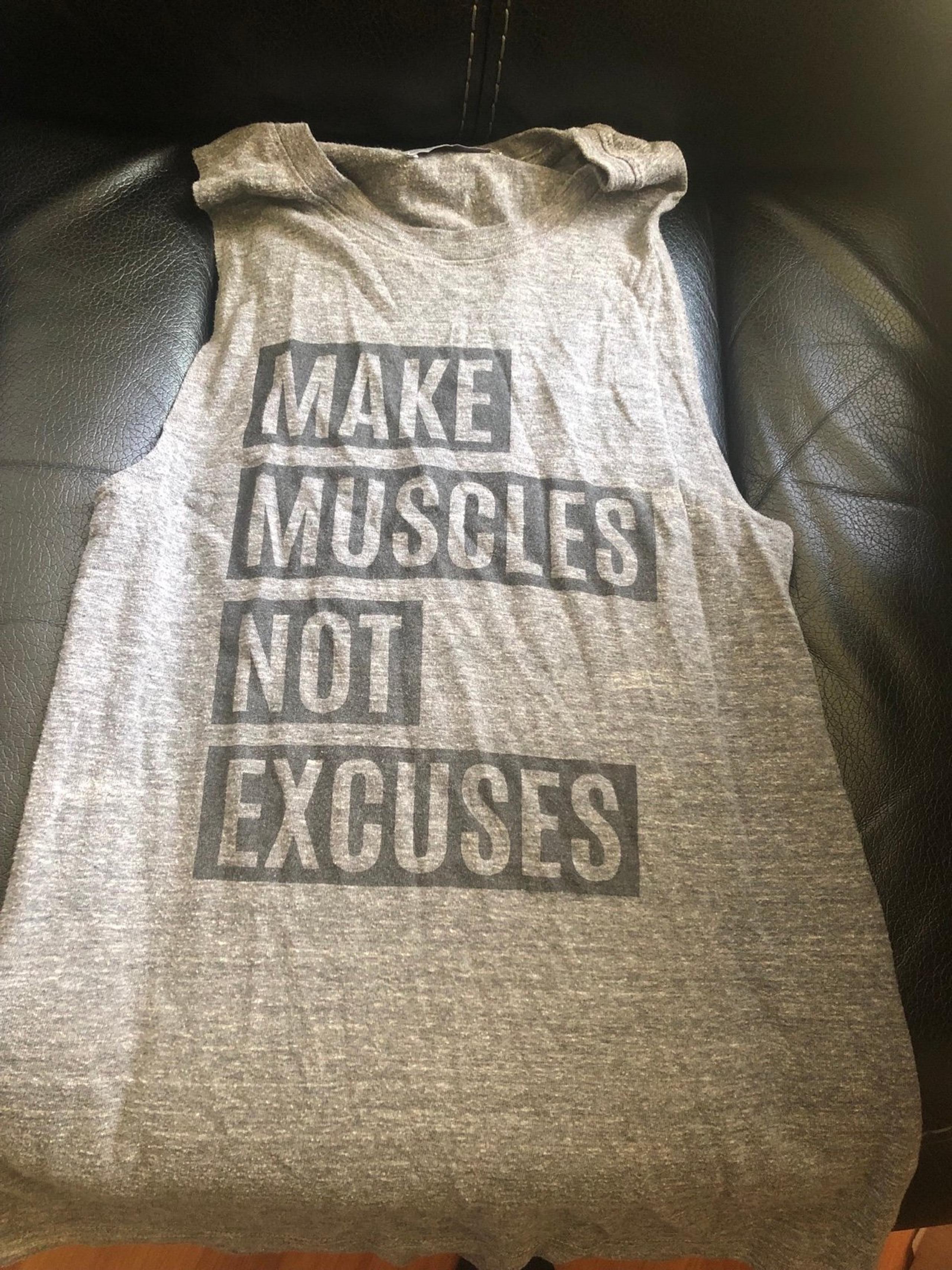 Beachbody Make Muscles Not Excuses Hammer and Chisel Tank top women Medium EUC!