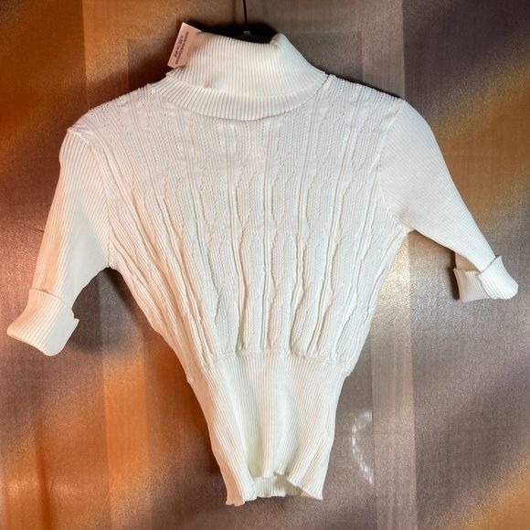 Vintage 1960’s white shirt sleeve turtleneck sweater 18” length. 26” chest 120