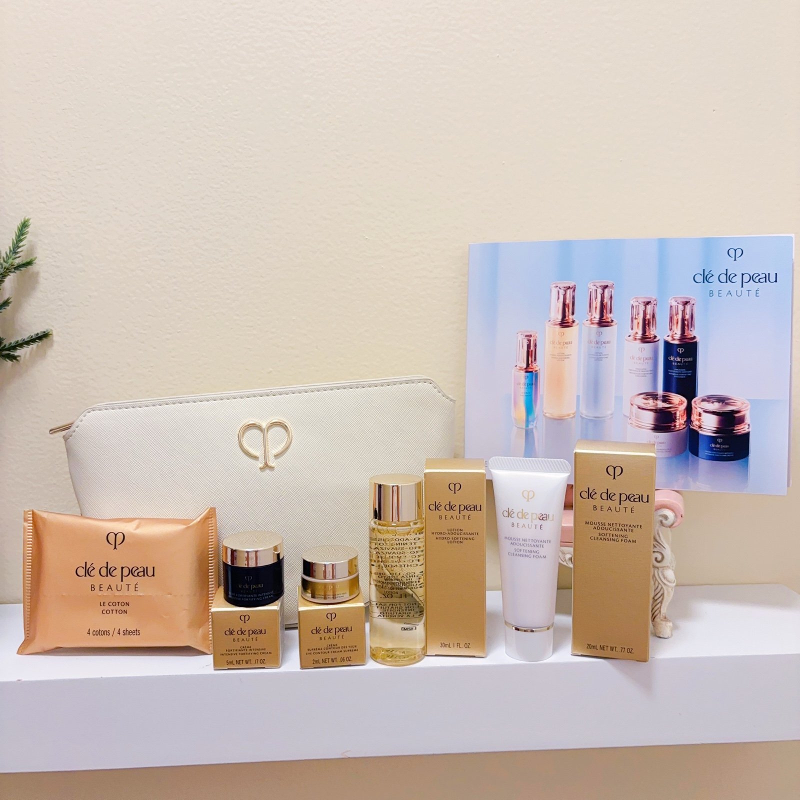 Clé de Peau Beauté gift bag set with samples