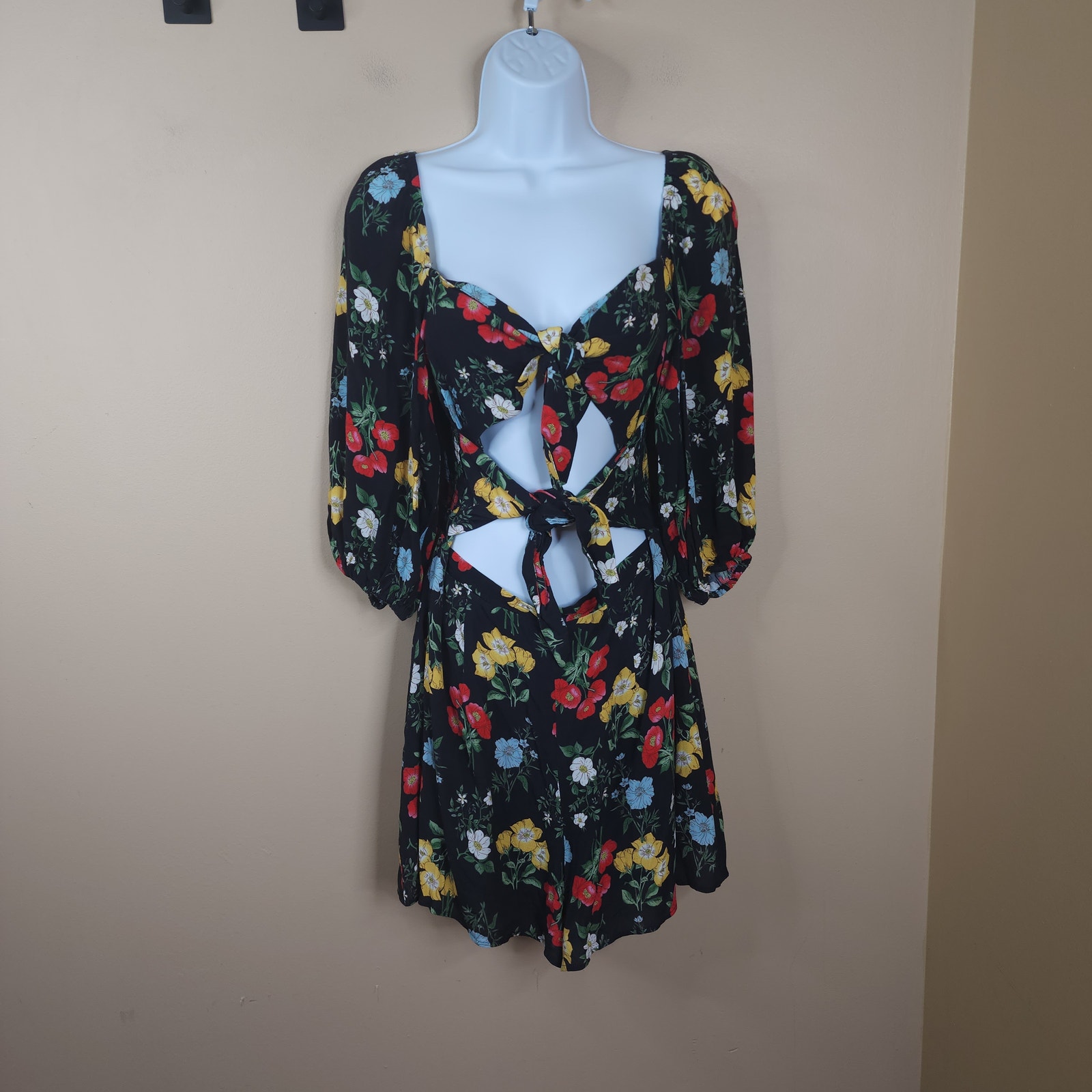 Yumi Kim Womens Floral Tie Front Cut Out Romper Black Red Yellow Size M