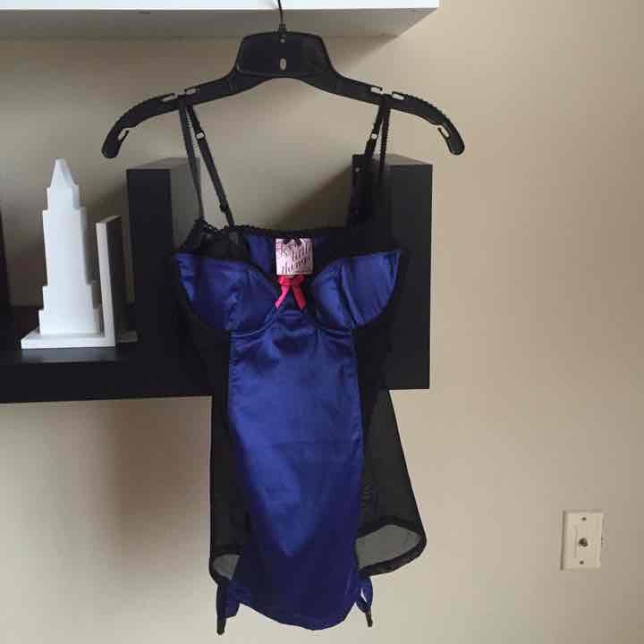 VICTORIAS SECRET LINGERIE 36b NWT