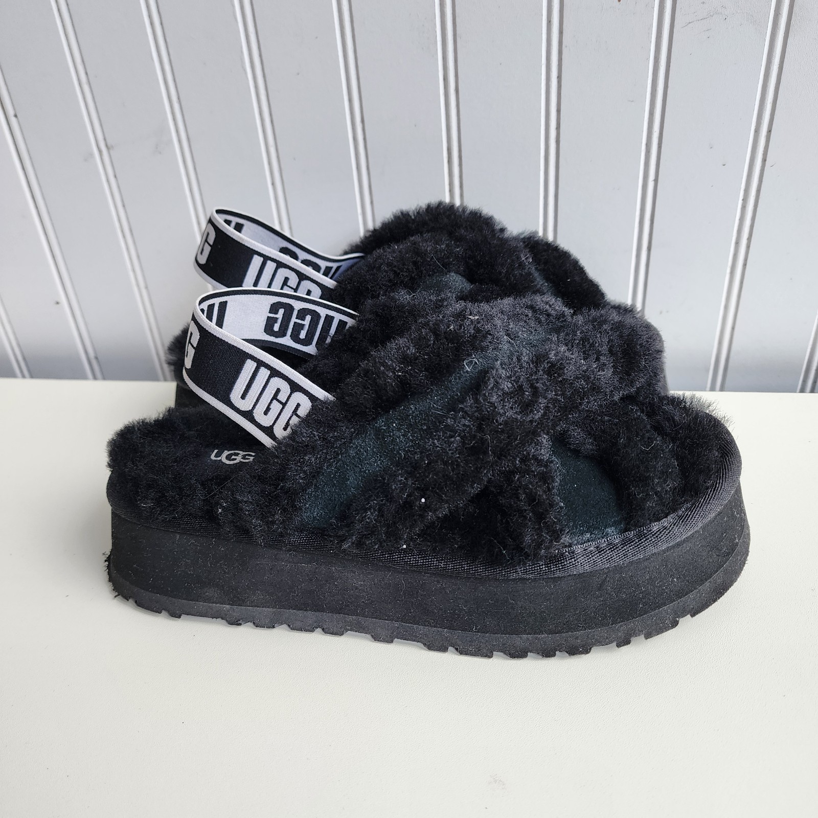 120 UGG Disco Cross Women's Platform Sandal Slipper in Black Lamb Fur Size 7  S