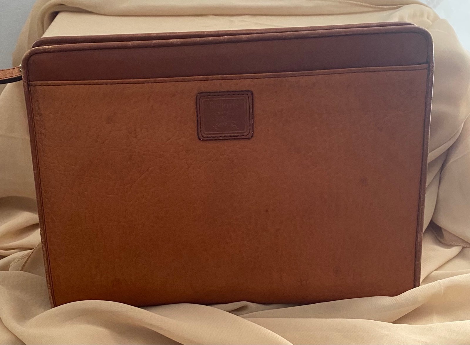 Burberry clutch / Travel bag