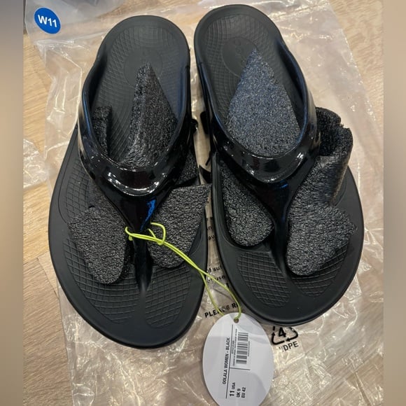 SIZE 8 - Women’s OOFOS Oolala - NEW WITH TAGS