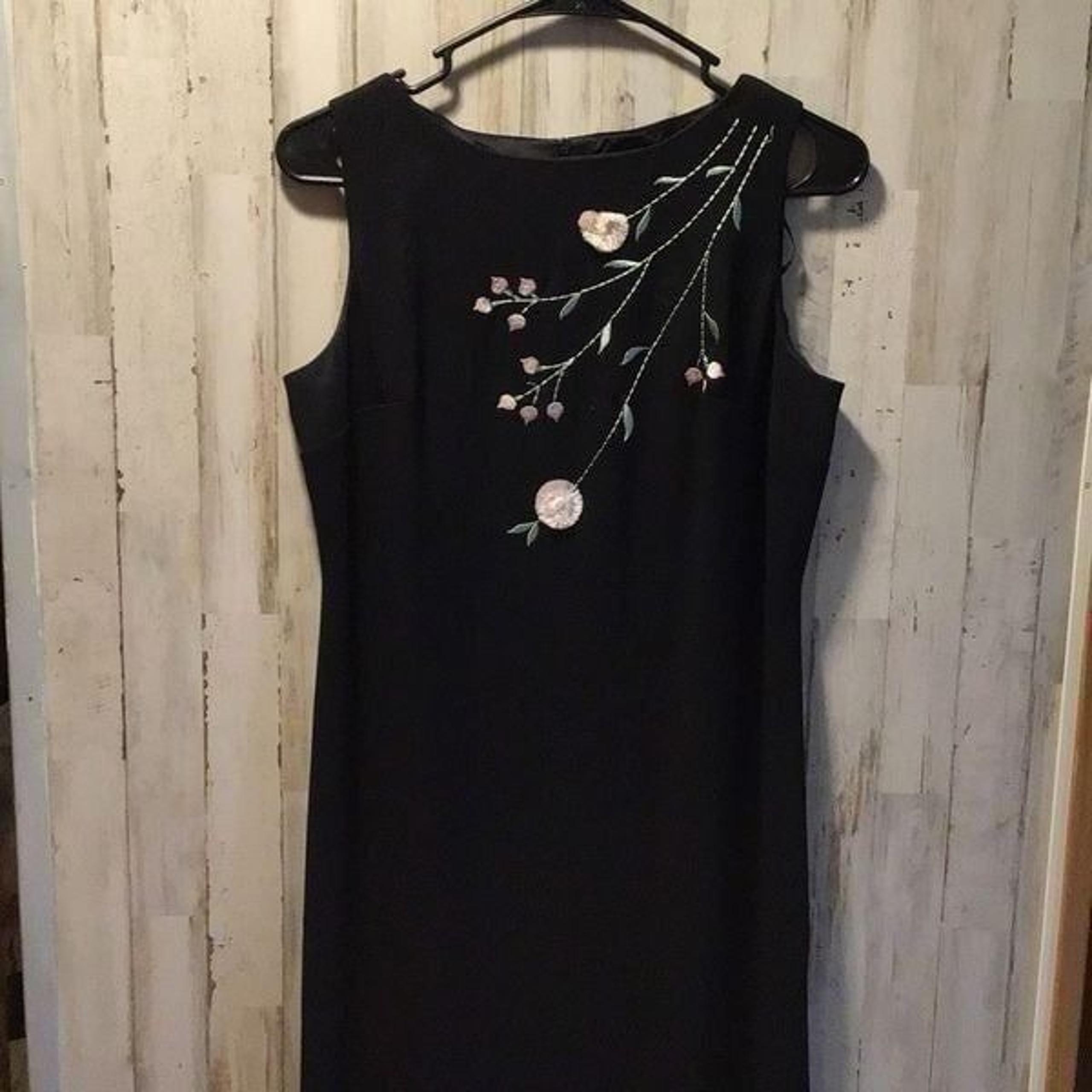 Dress By Molly Malloy, size 8 estate sell item