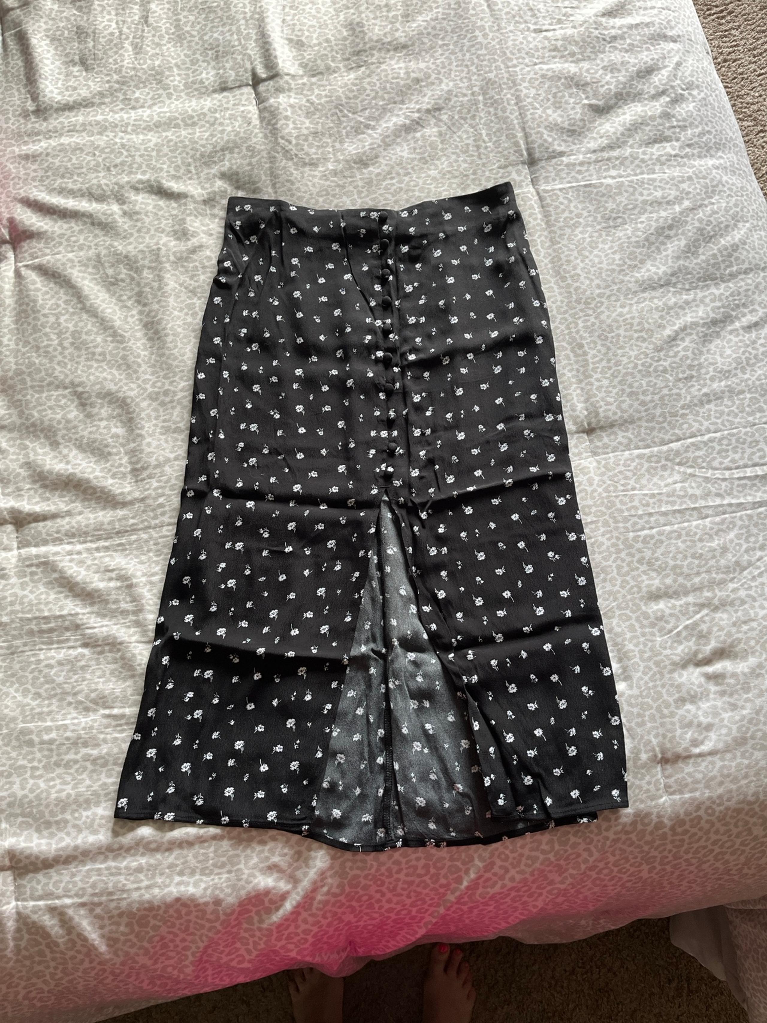 Mid length skirt