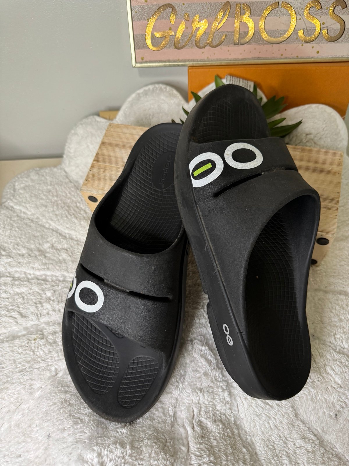 oofos slides euc black mens 11 womens 13