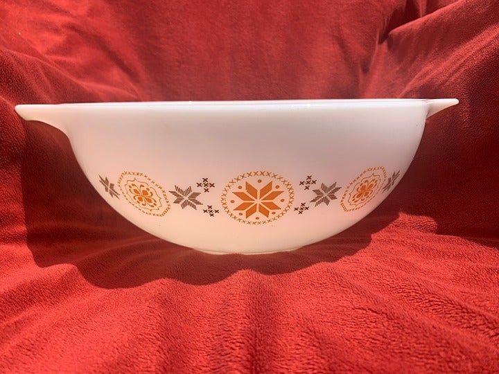 Pyrex Vintage Rare Town & Country 444 4 quart Cinderella nesting mixing bowl