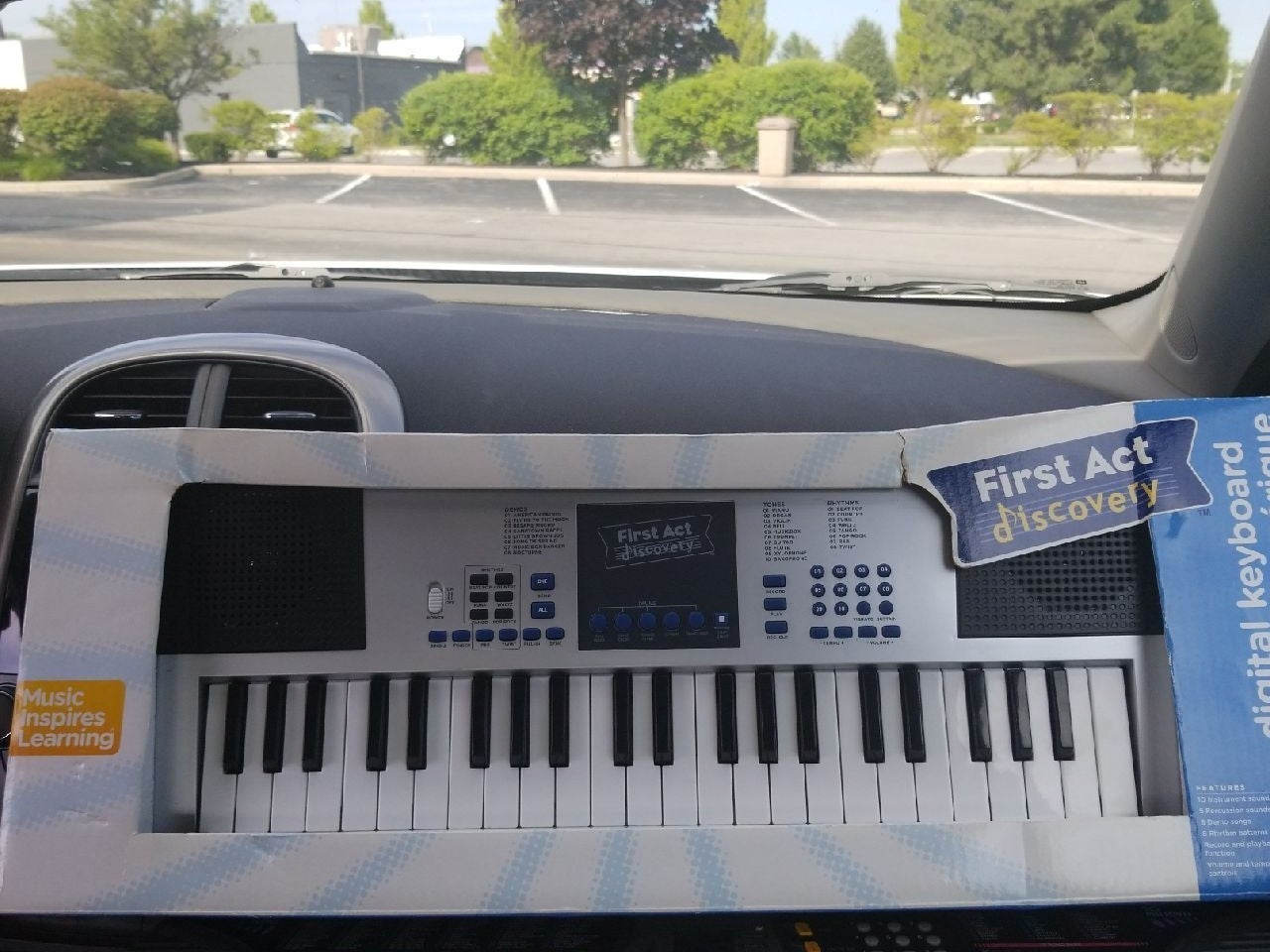 First Act Discovery digital keyboard