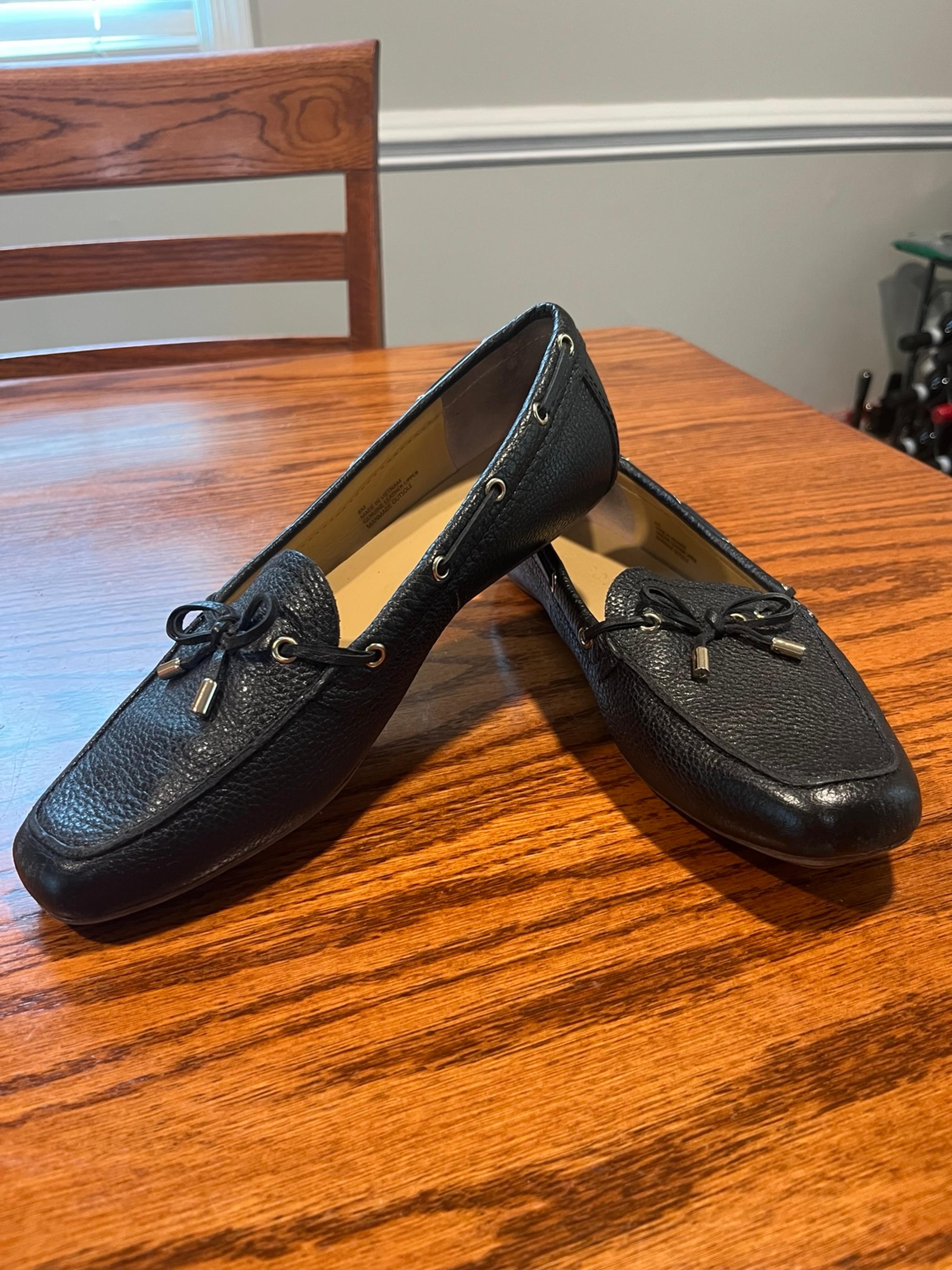 Talbots Women’s size 8 black Leather slip on loafers with bow and gold accents