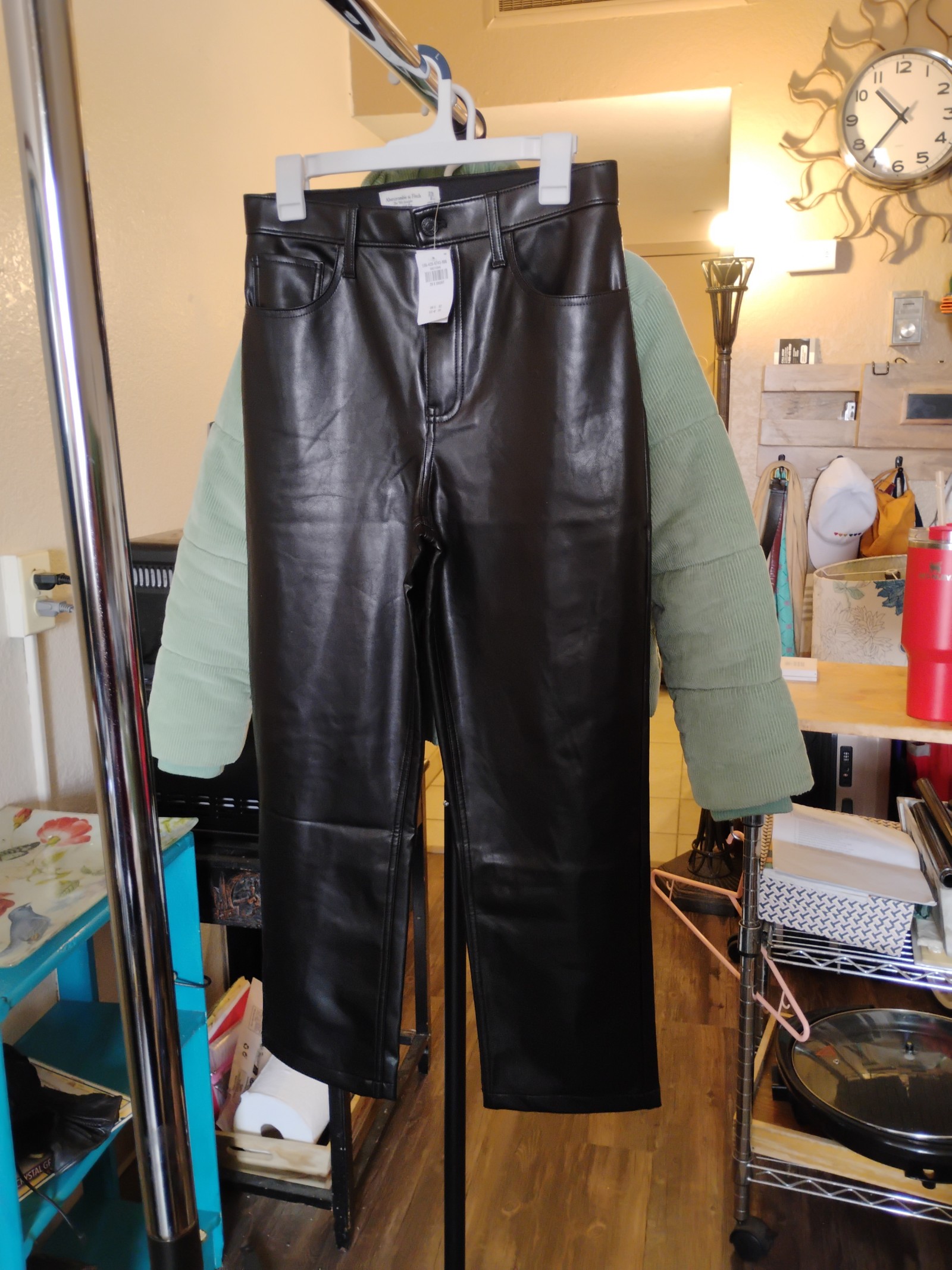 Abercrombie & Fitch BNWT,black vegan leather sz8