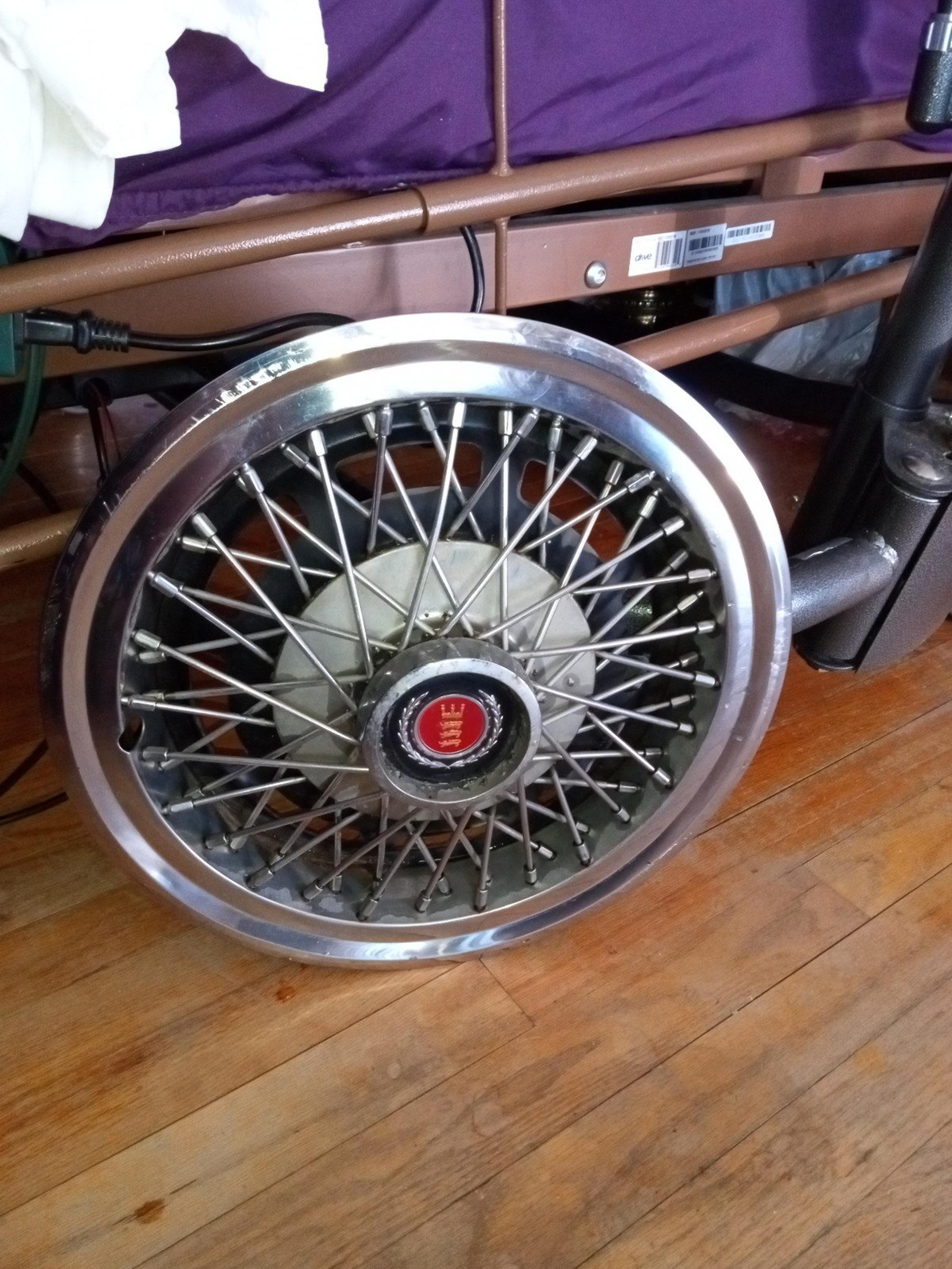 14" ford ltd/mustang wire hubcap