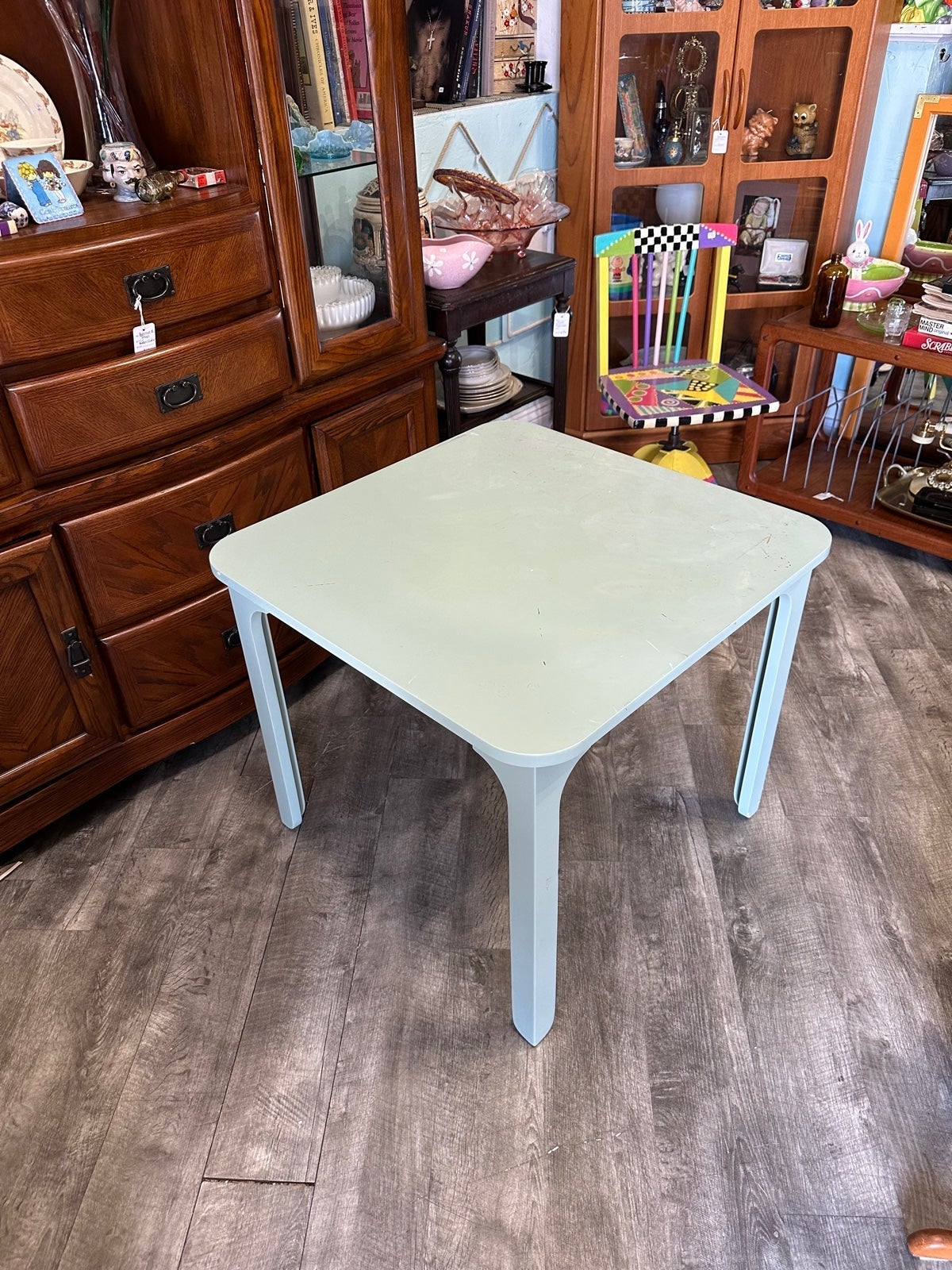 Crate & Kids table