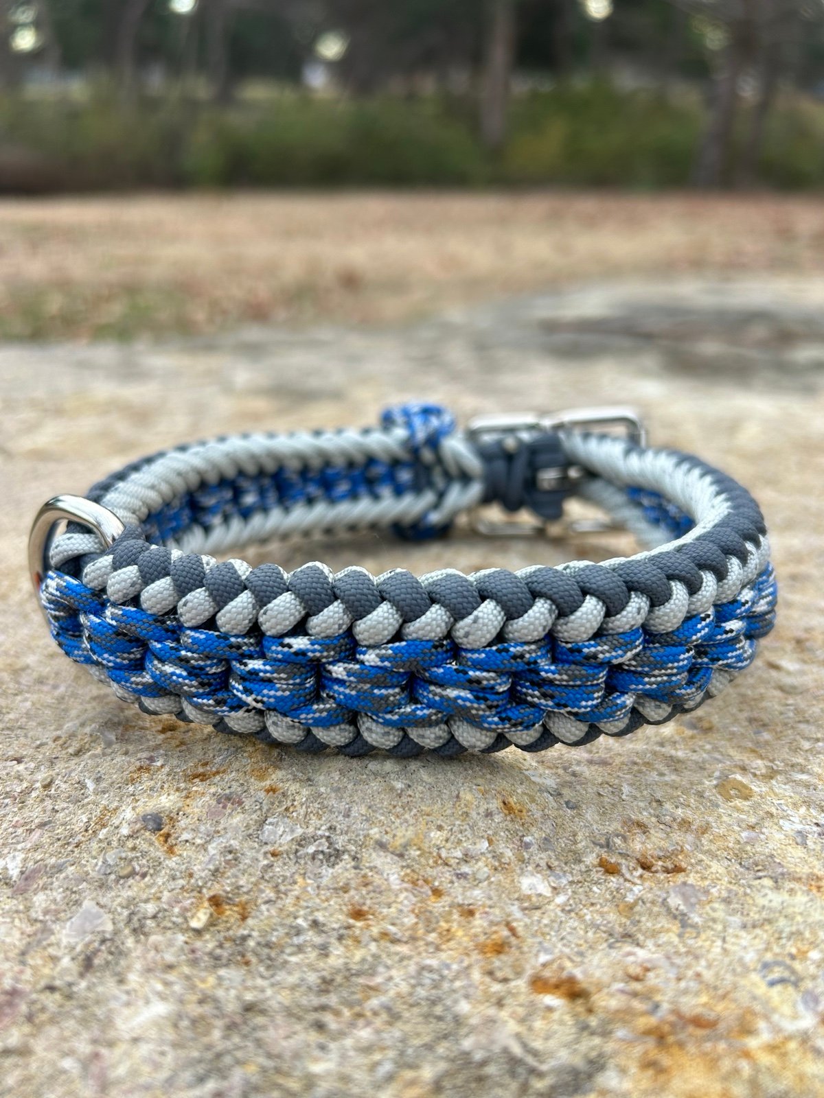 Paracord dog collar