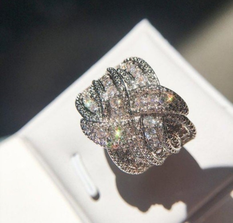 18K White Gold Diamond Twist Wide Ring