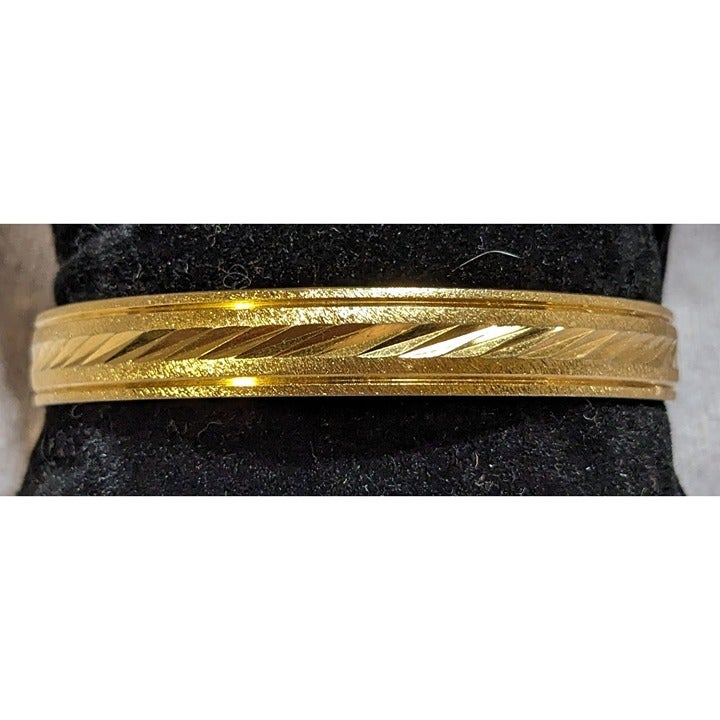 Trifari Vintage Gold Diamond Cut Bracelet
