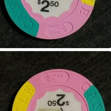 UNC 1980s TRUMP Castle CASINO 2.50 CHIP ATLANTIC CITY NEW JERSEY Green Yellow
