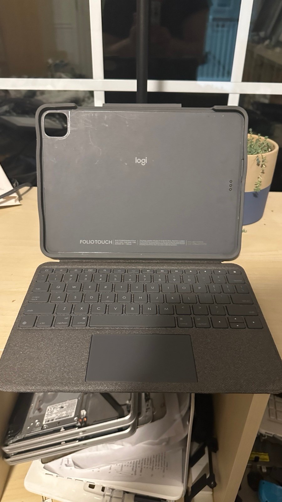 Logitech folio touch 11” iPad Pro