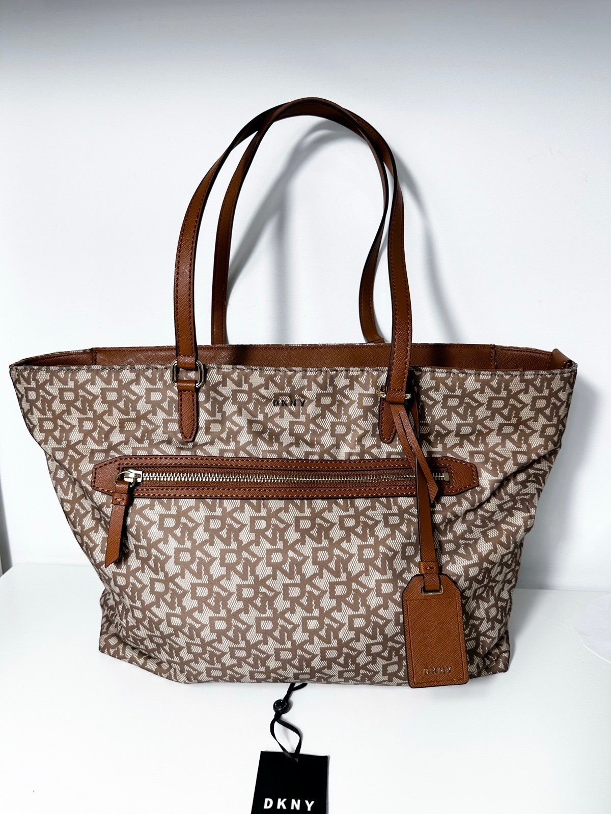 DKNY Casey-LG Tote Logo R84AF591