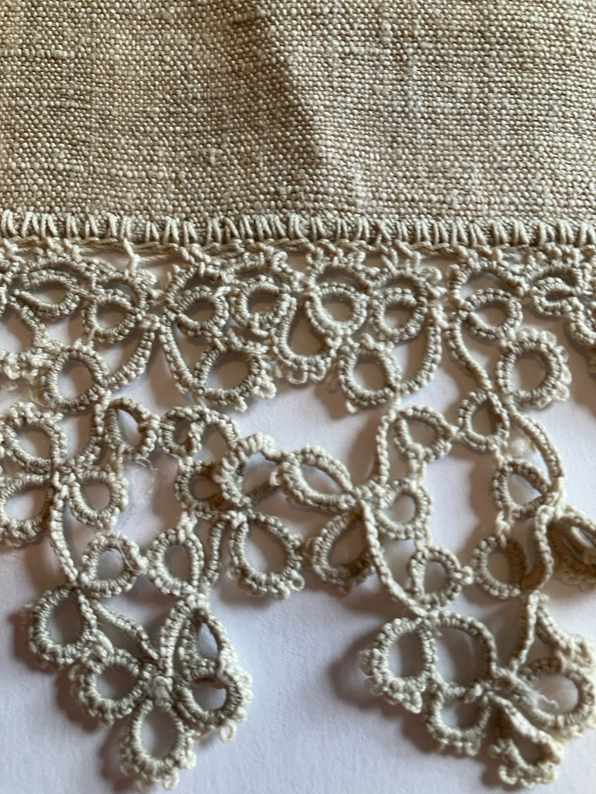 Antique Linen Dresser Scarf Table Runner Picot Scallop Hand Tatted Edges
