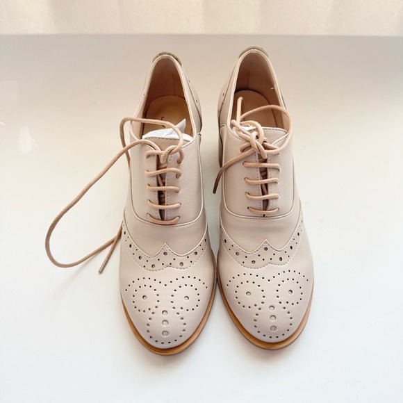 Size 7.5 FOWT Women's Perforated Lace-Up Oxfords Almond Toe Chunky Heel Beige