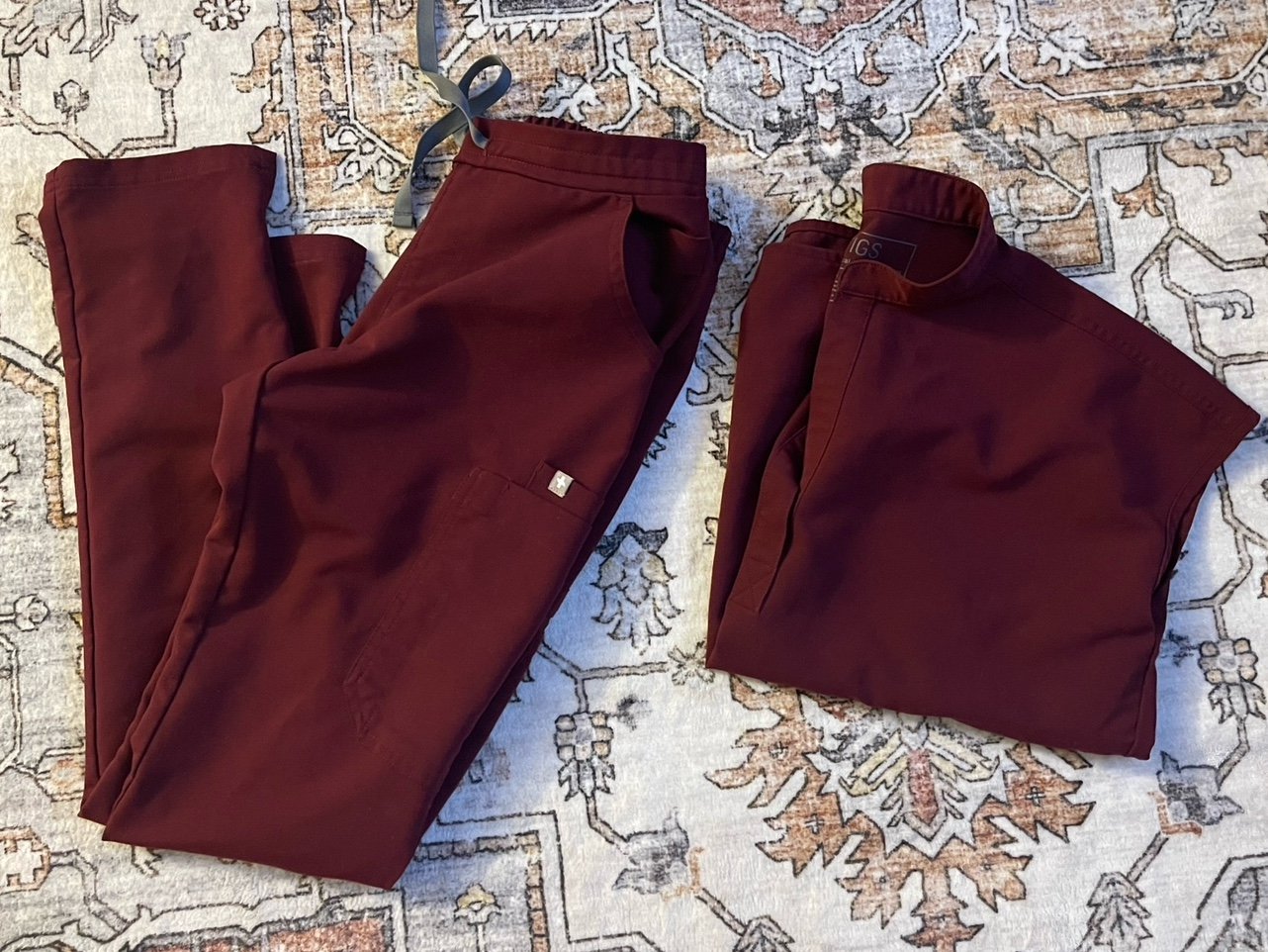 Women’s Figs XXS Maroon Scrub Set