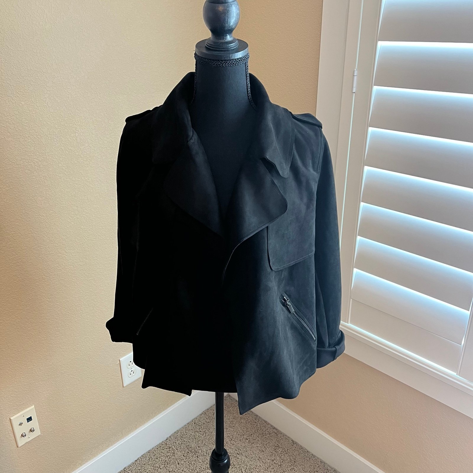 Kut from the Kloth Jacket NWT Faux Suede Waterfall Design Size Large Pockets F3