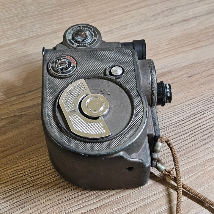 Vintage 1940s Revere Eight Model 88 8mm Movie Camera