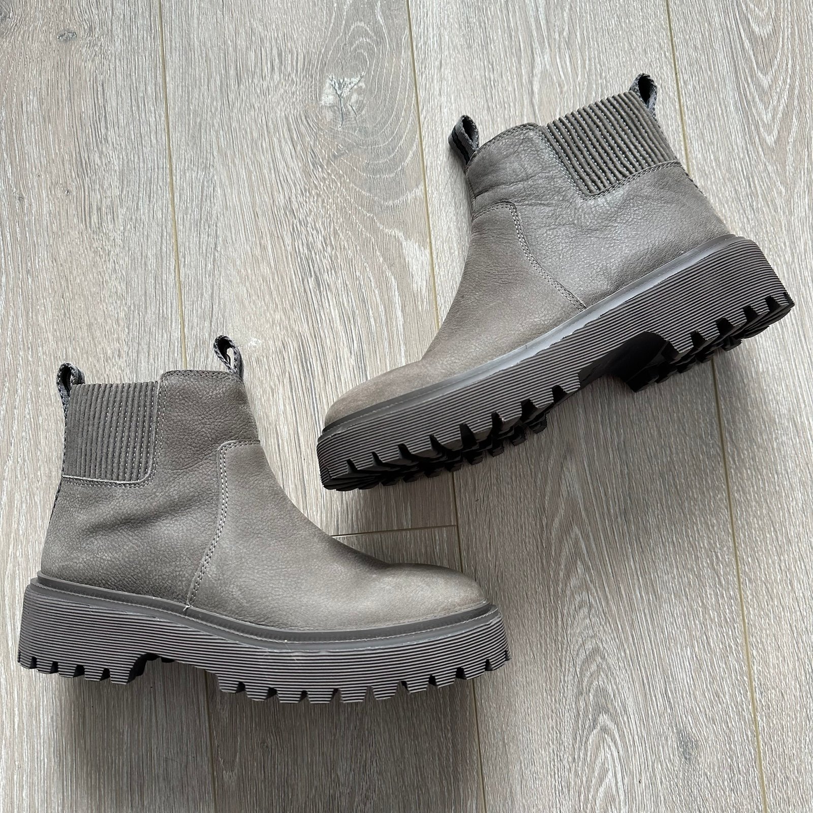 Madewell Boots Shoes The Henry Lugsole Boot in Nubuck Coastal Granite 7.5