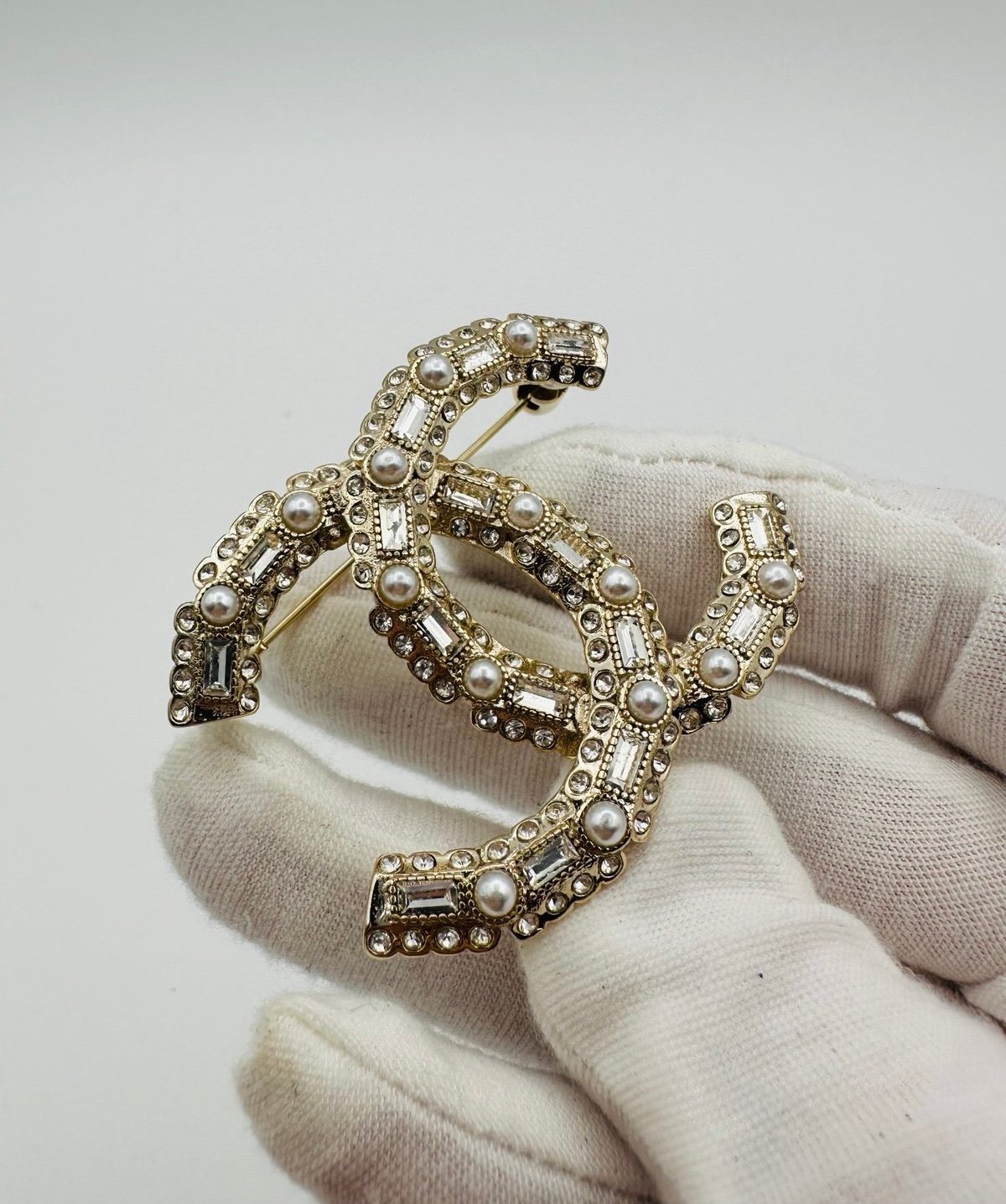 Chanel Brooch Iced Out mother pearl Vintage