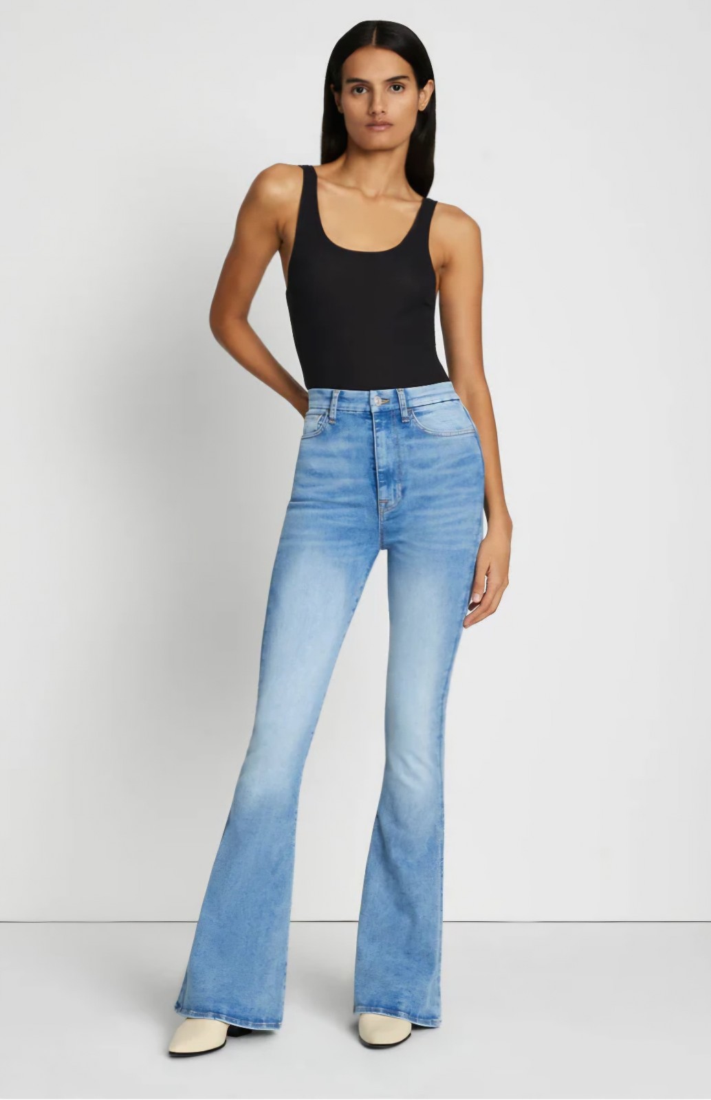 7 For All Mankind -Ultra High Rise Skinny Flare. Light Wash (Powder Blue)
