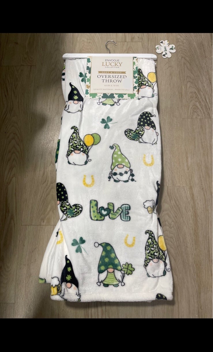 ST PATRICKS DAY GNOME VELVET PLUSH THROW