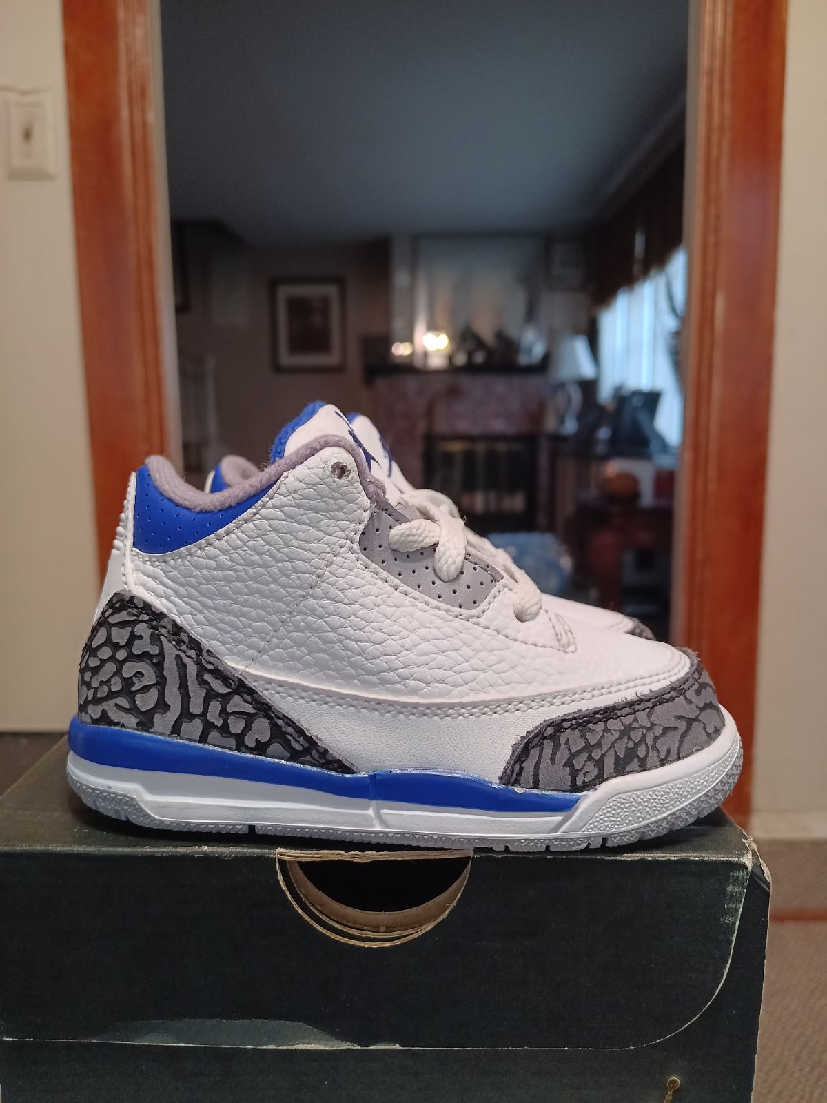 Jordan retro 3 size 7c