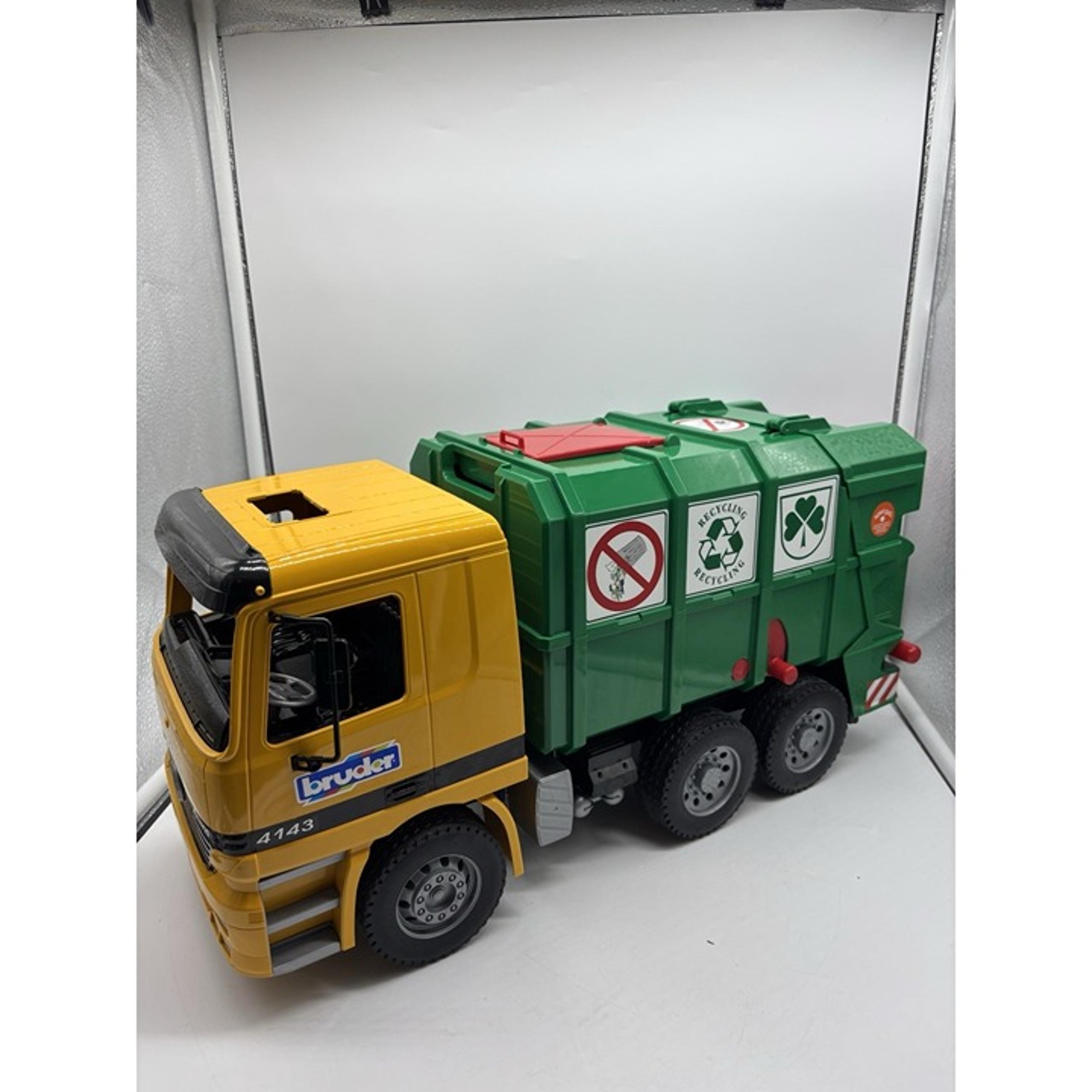 VTG BRUDER #4143 MERCEDES BENZ ACTROS RECYCLING GARBAGE TRUCK GERMANY 2001