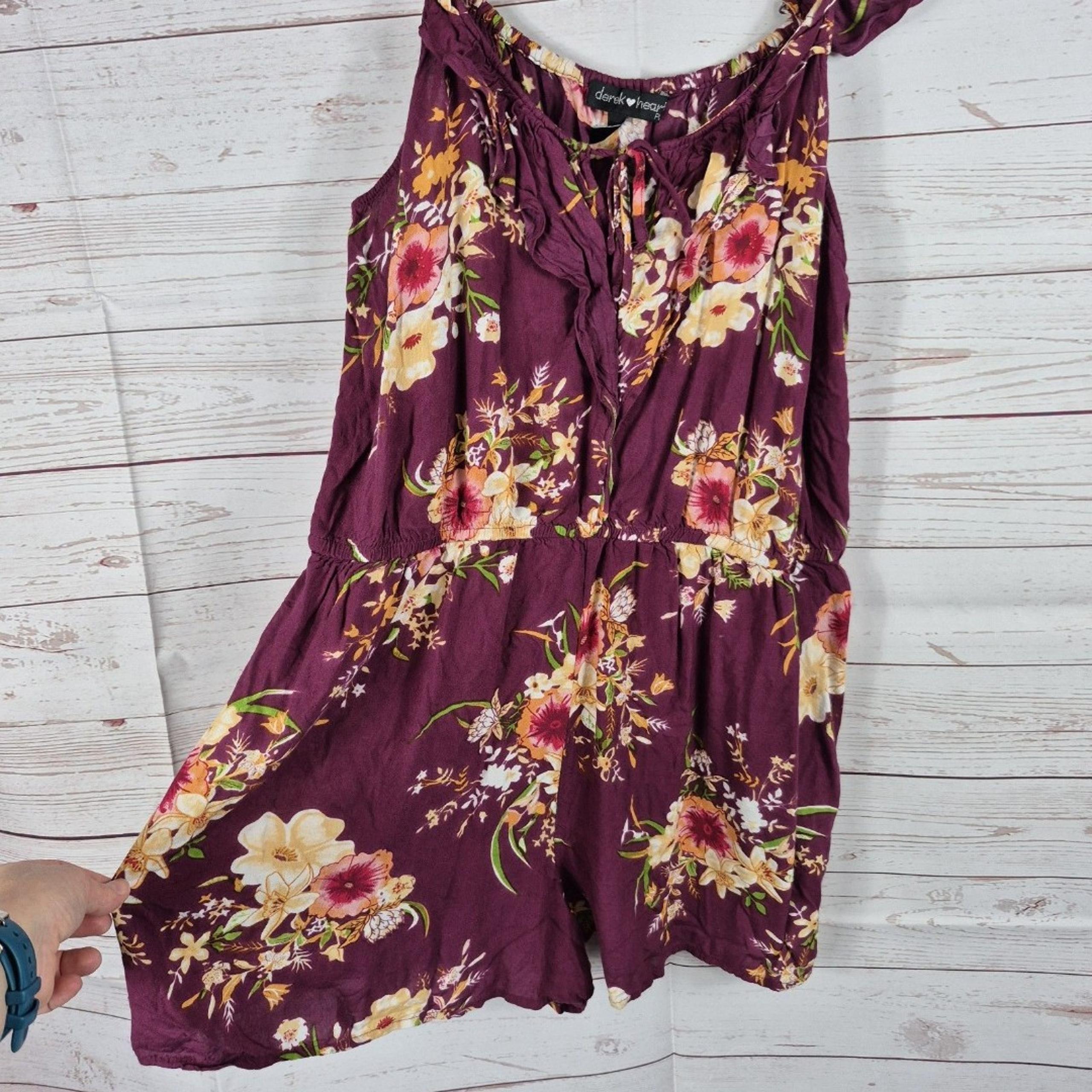 Derek Heart Womens Sz 1X Pull On Shorts Romper Beachy Berry Red Floral Romantic