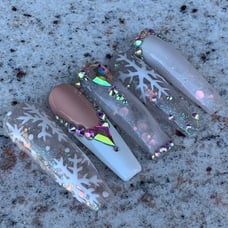 PRESS ON NAILS // Let it snow