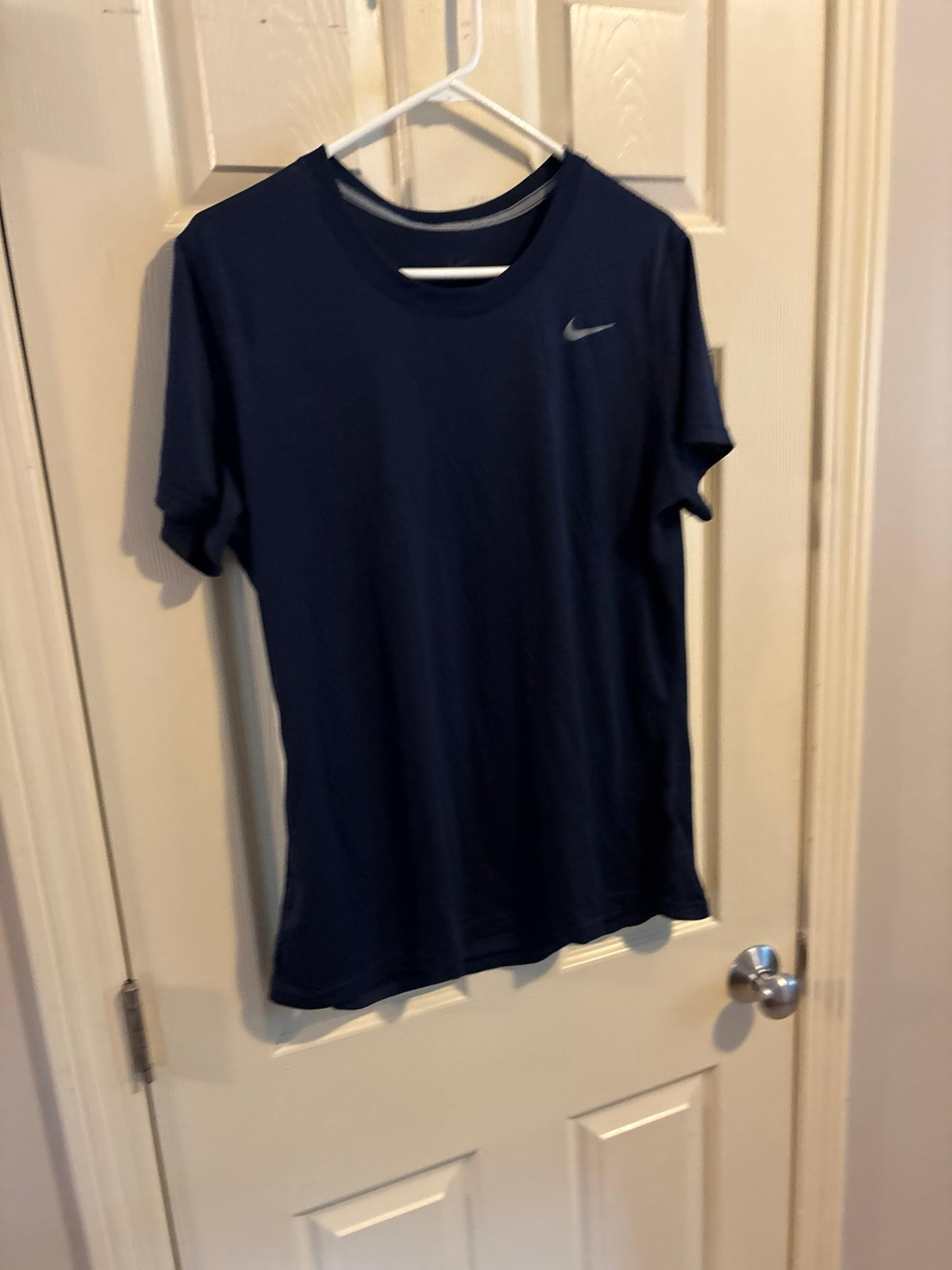 Nike crewneck T-shirt women’s size XL