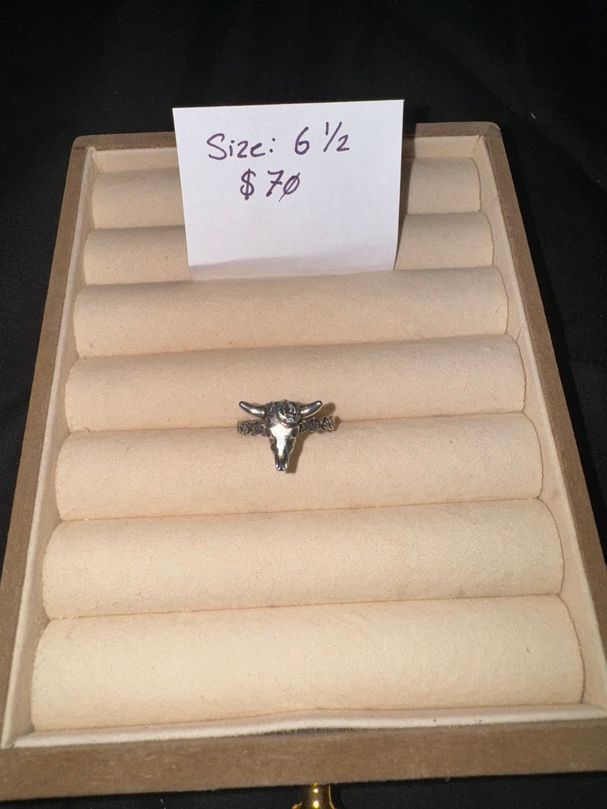 Longhorn with flowers ring