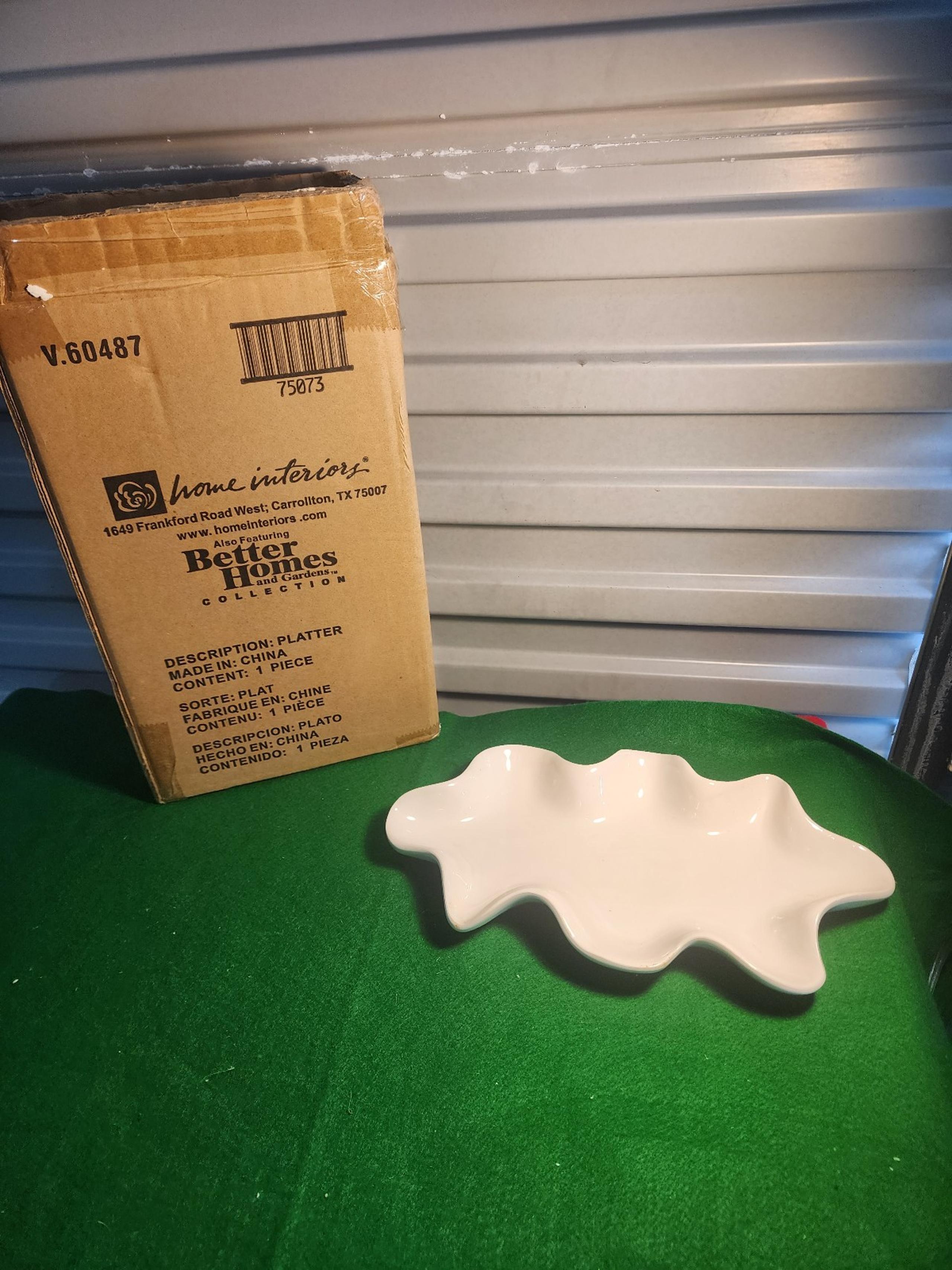 HOME INTERIORS Beautiful White Leaf Design Serving Tray Better Homes & Gardens