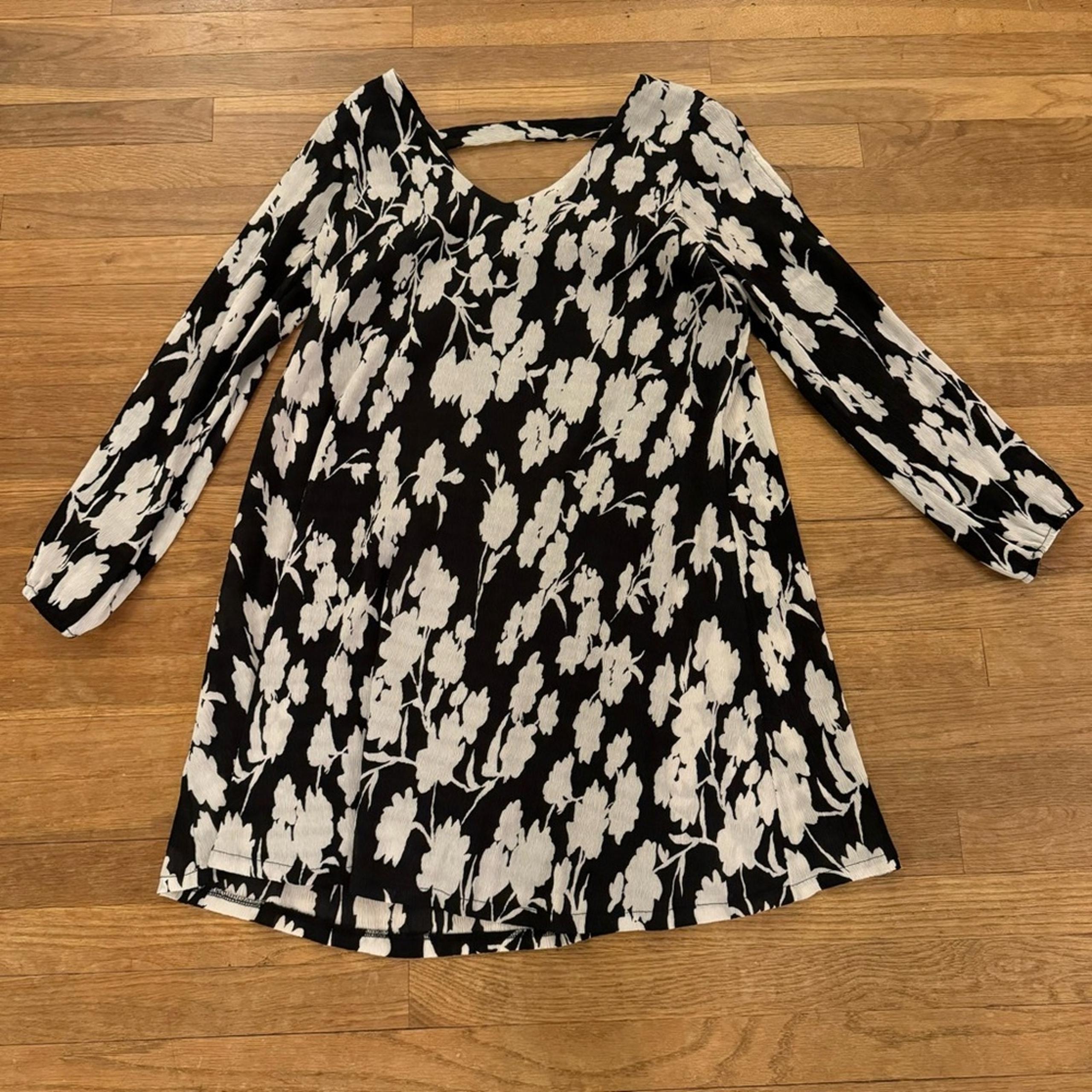 Robbie Bee black white long sleeve cold shoulder knee length shift size 12
 b6