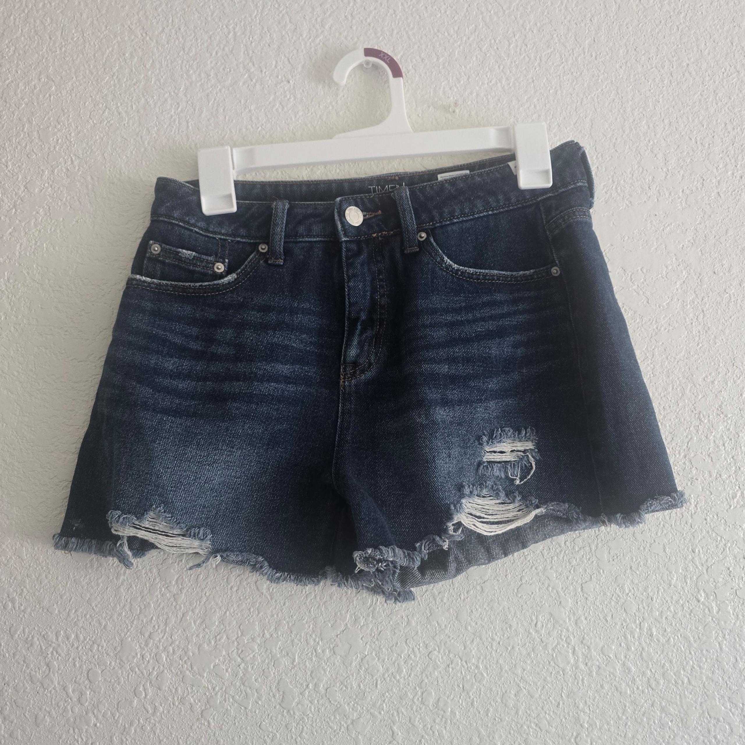 Time and tru 4 womens high rise dark wash distressed frayed denim jeans shorts