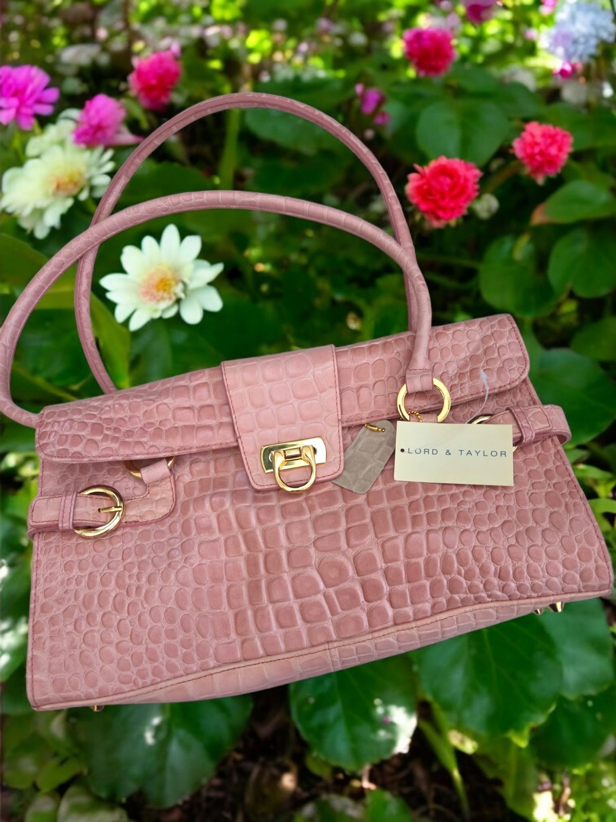 Lord & Taylor croc-embossed pink purse vintage