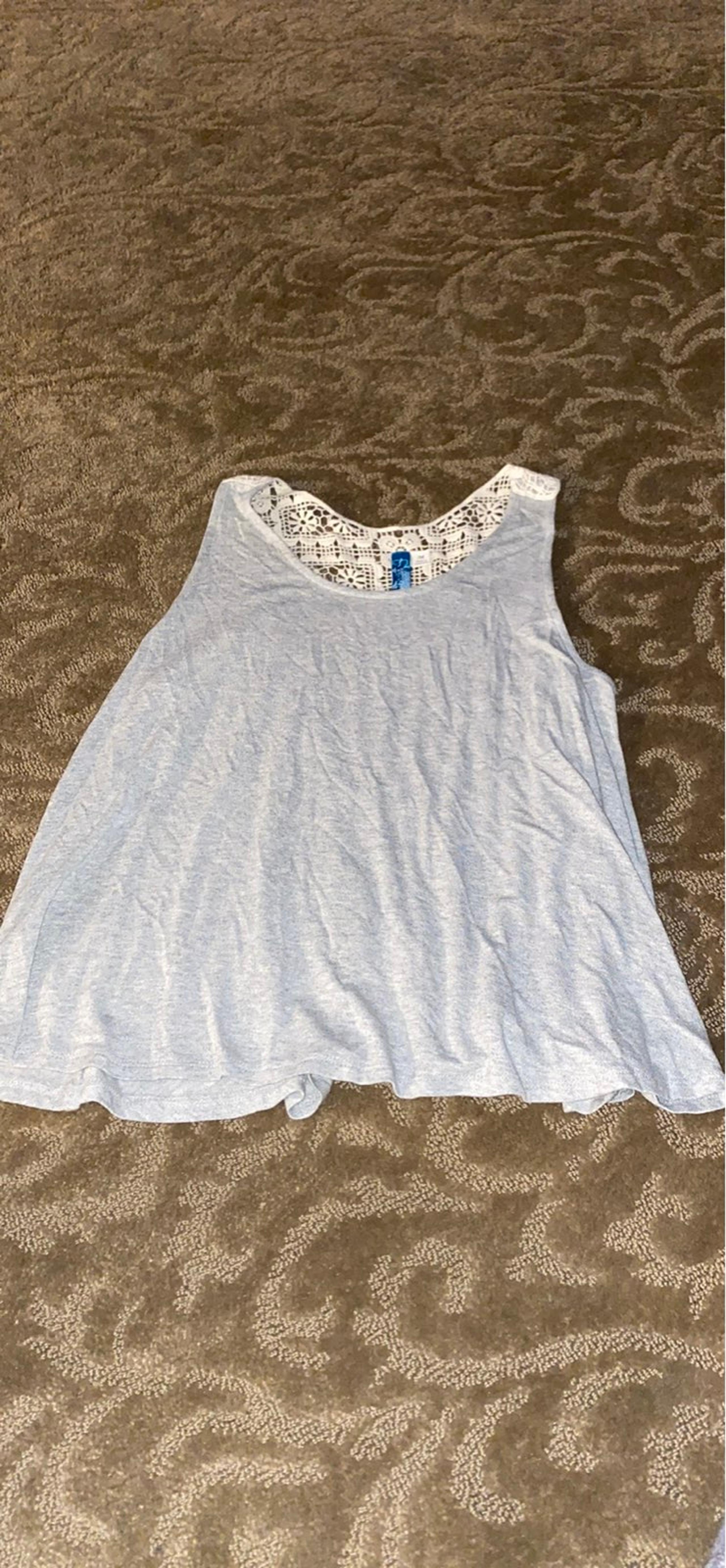 grey tank top