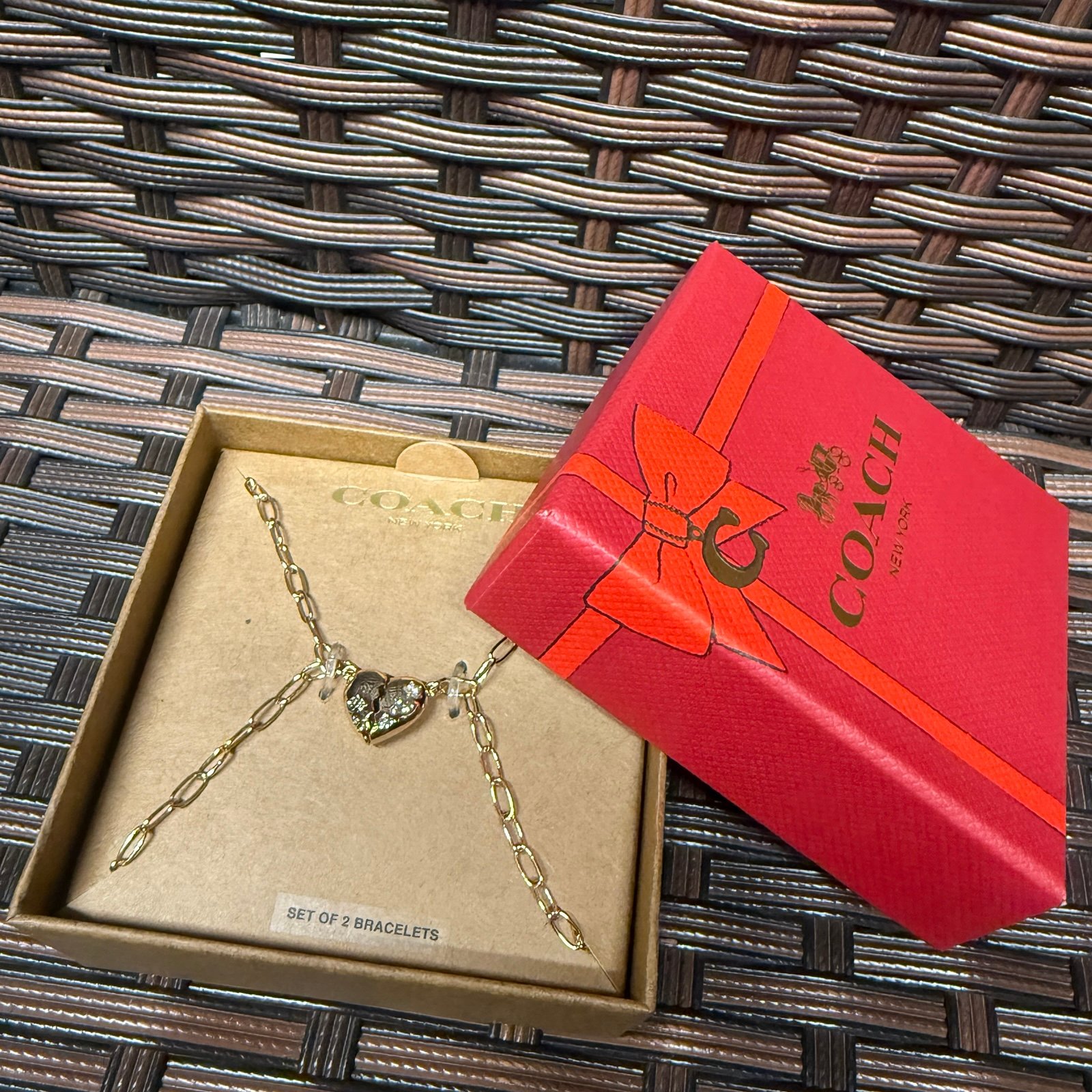 NWT coach Heart Friendship Bracelet Set cy115