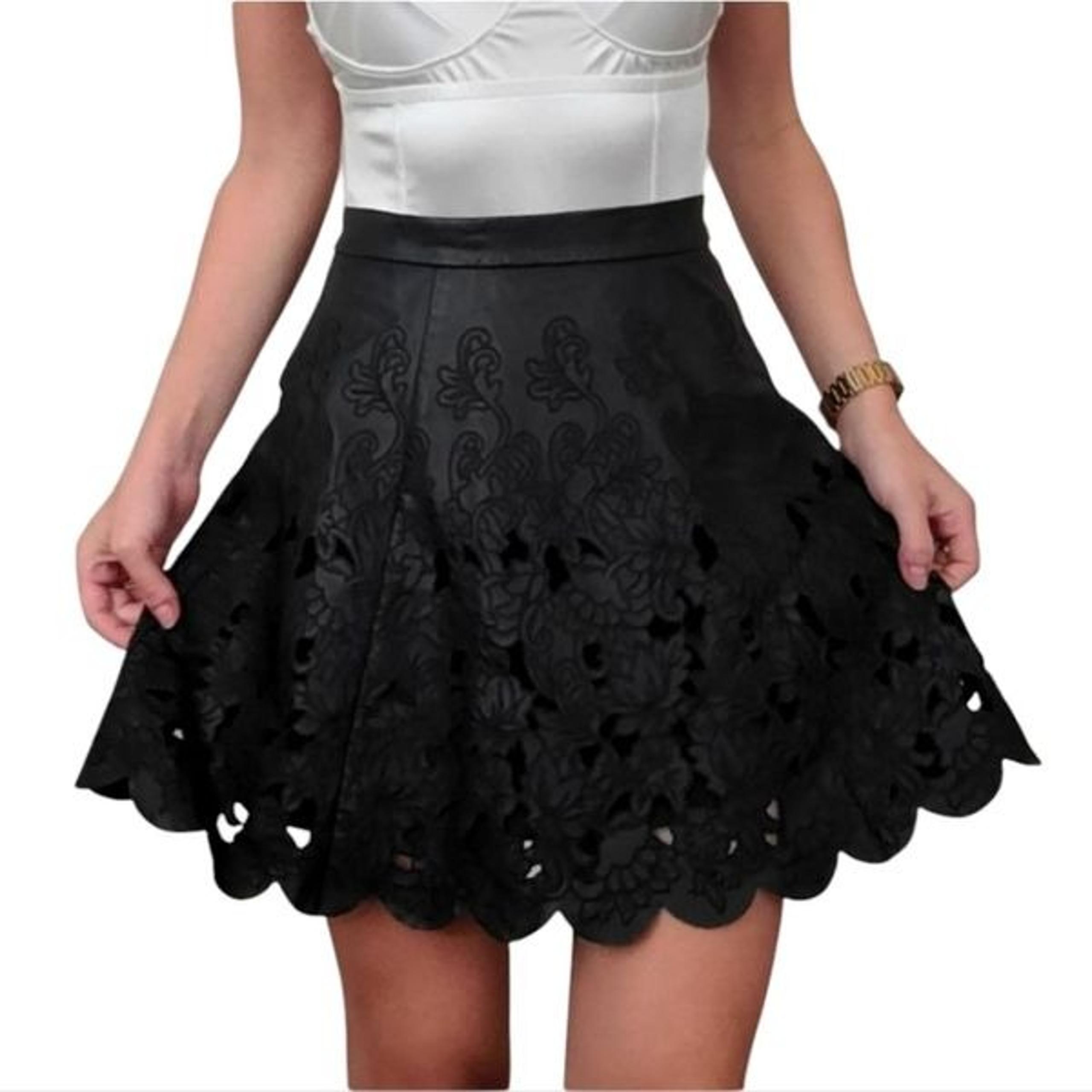 Club Monaco Black Fux Leather Laser Cut Floral A-line Mini Skirt Women's Size 2