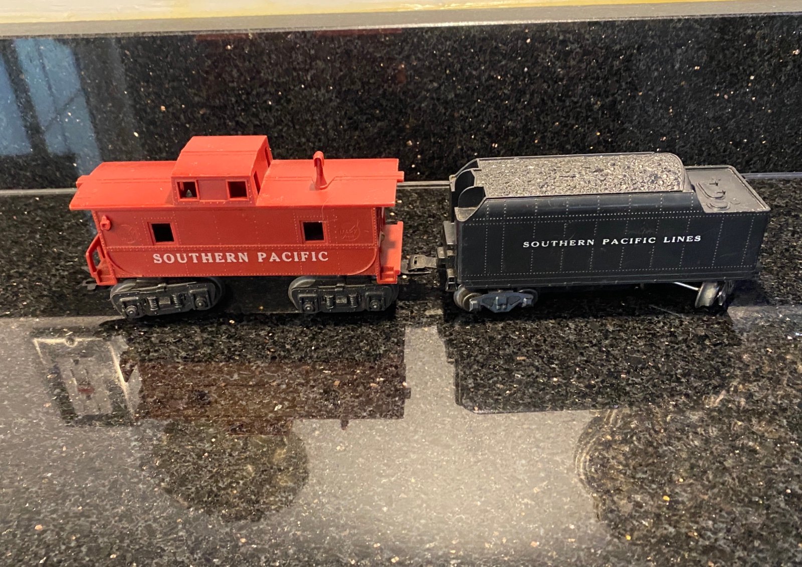 2 Vintage Louis Marx Southern Pacific 6” Train Cars Red Caboose & COAL TENDER